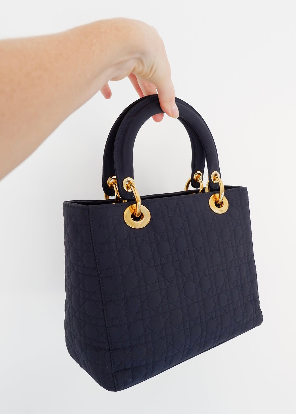 Sac à main Christian Dior Lady Dior Medium en toile bleu marine, d'occasion authentique, avec accastillage doré