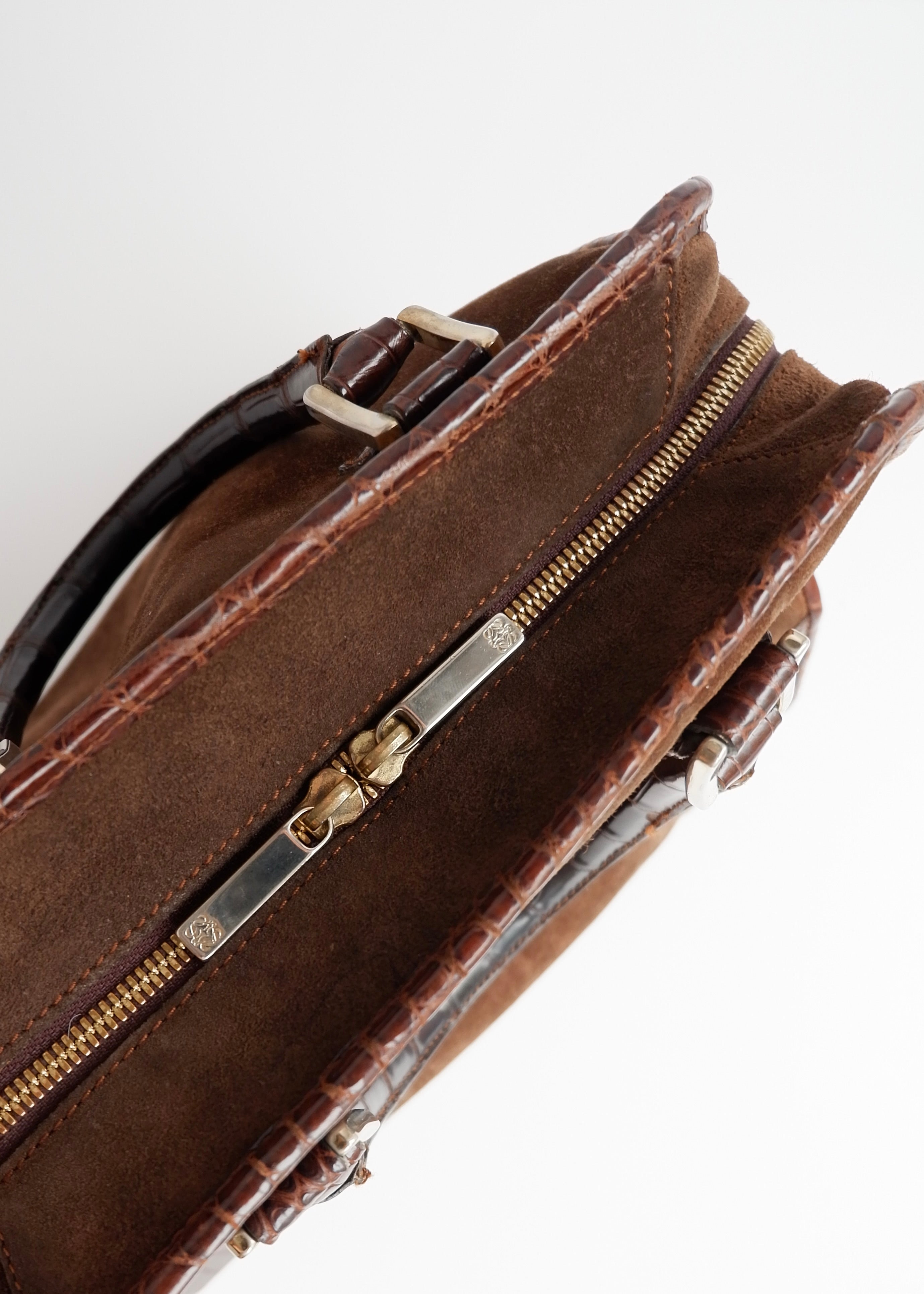 Sac à main Loewe authentique d'occasion en daim marron