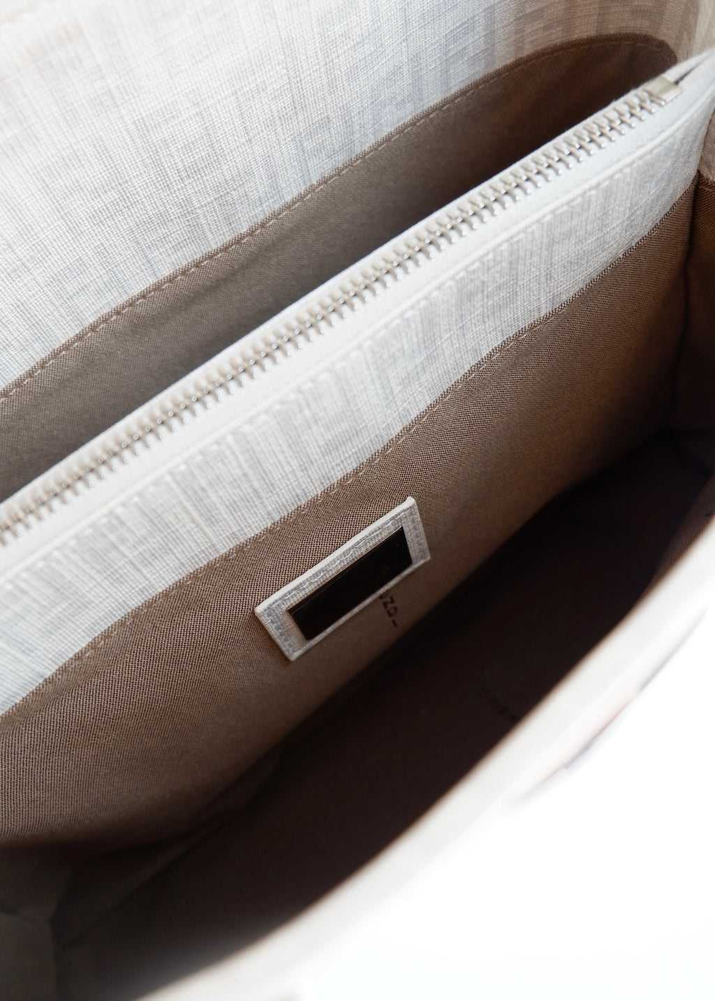 Sac à main Fendi Zucchino blanc d'occasion authentique