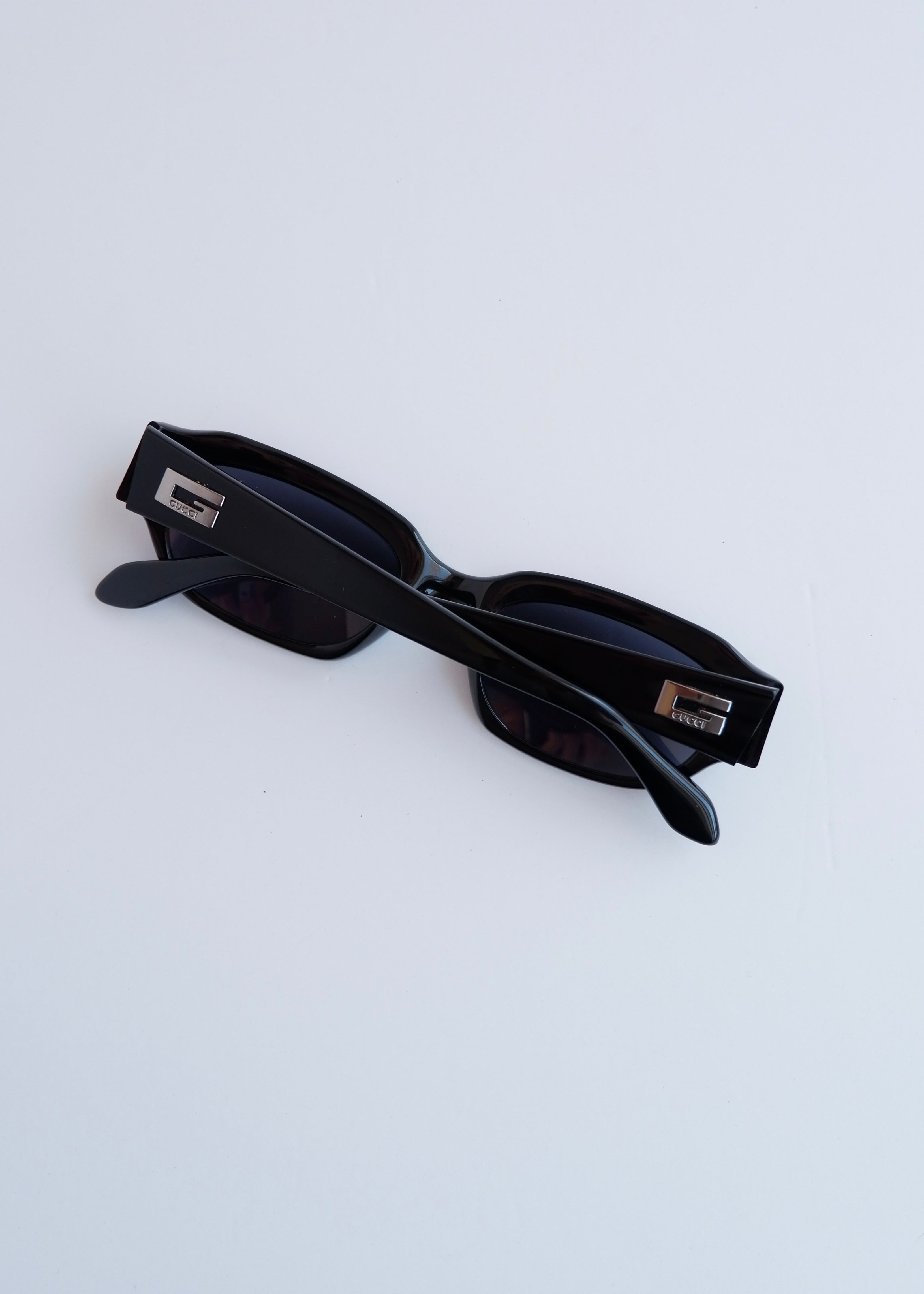 Authentiques lunettes de soleil à monture carrée noire Gucci d'occasion
