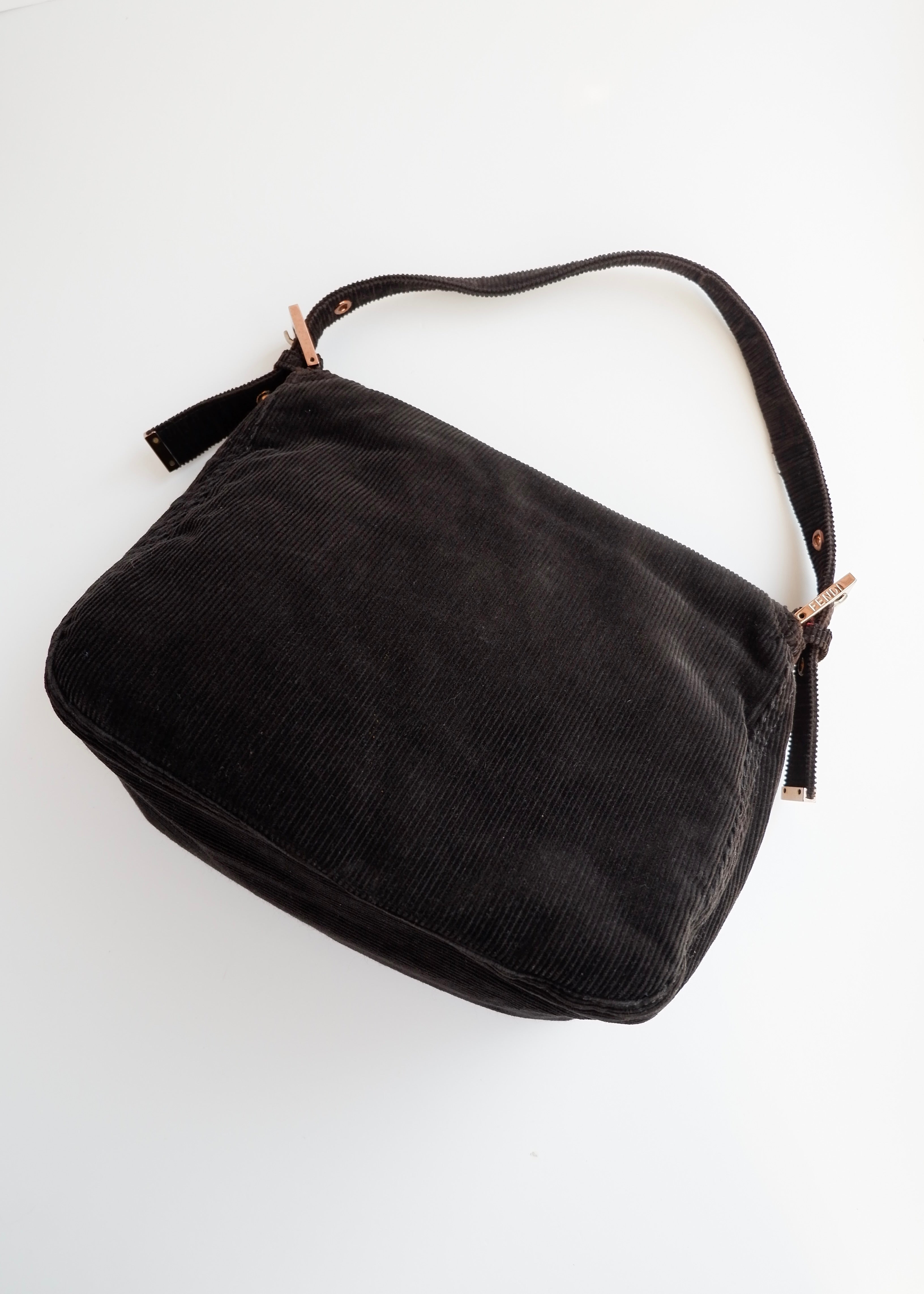 Sac bandoulière baguette Fendi noir en velours côtelé authentique d'occasion