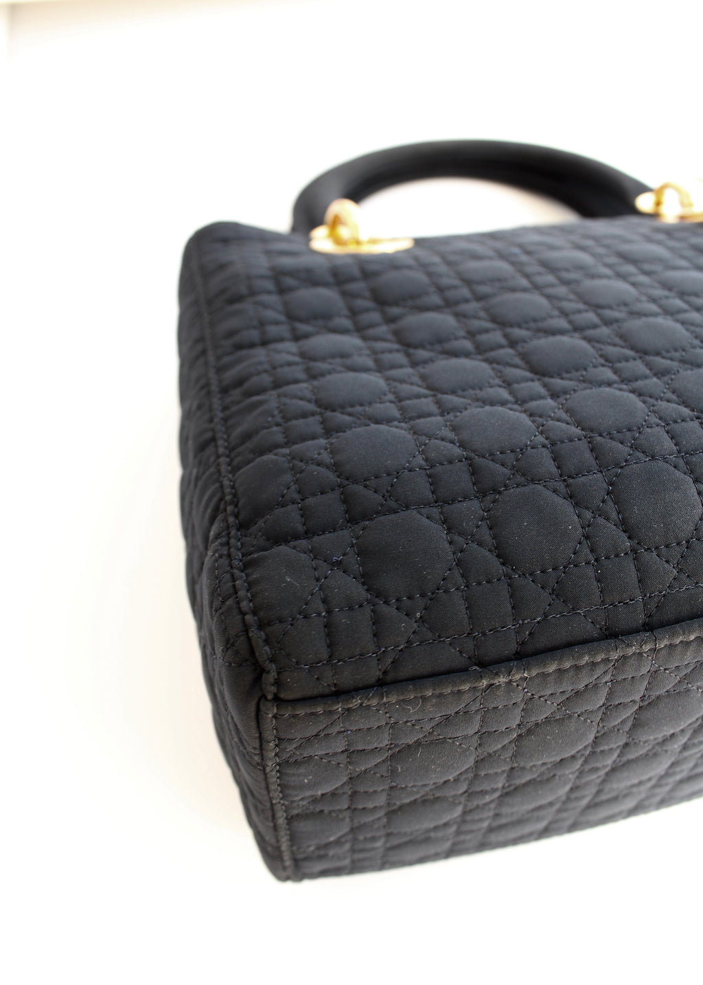 Sac à main Christian Dior Lady Dior Medium en toile bleu marine, d'occasion authentique, avec accastillage doré