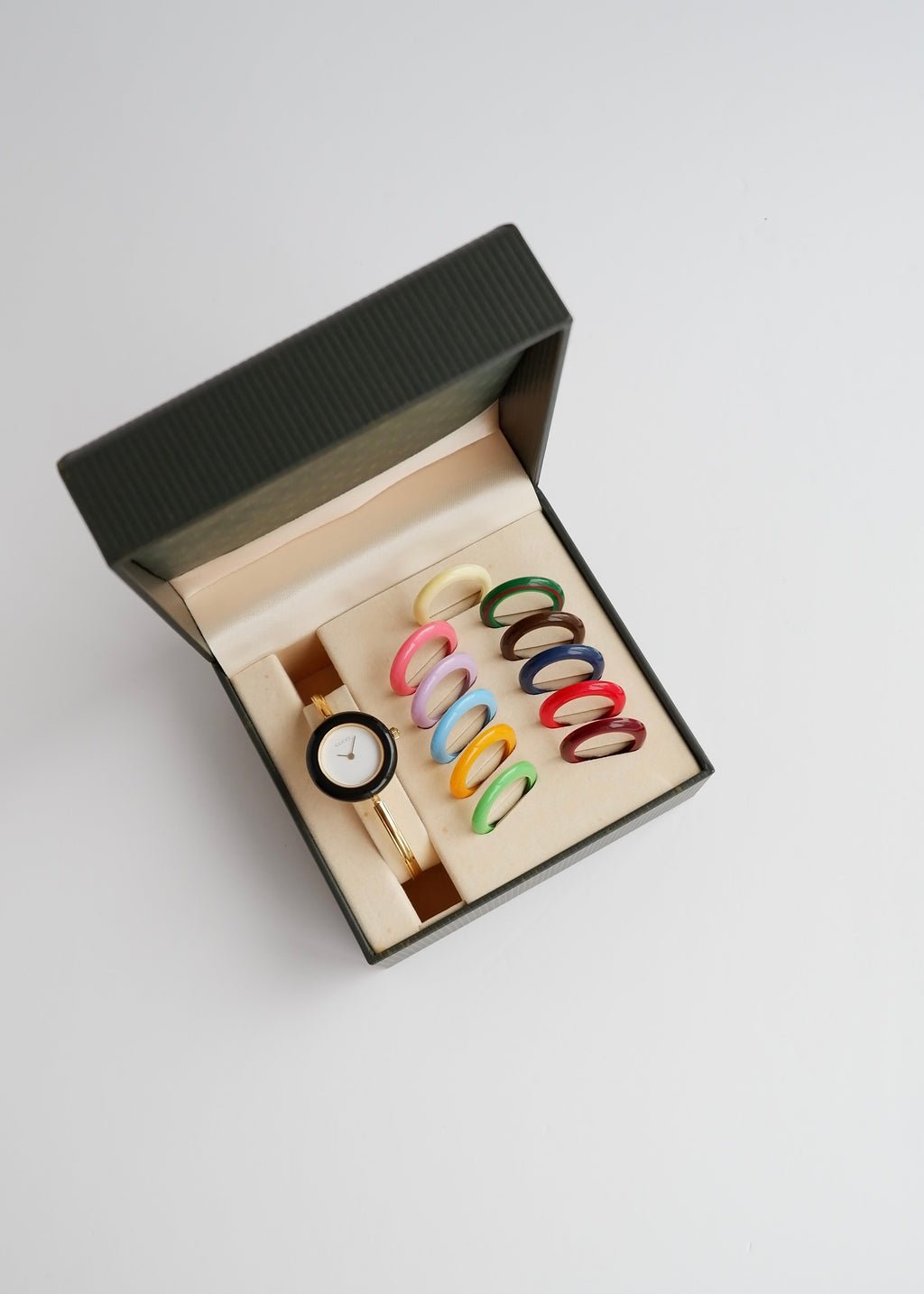 Montre Gucci authentique d'occasion à lunette interchangeable multicolore