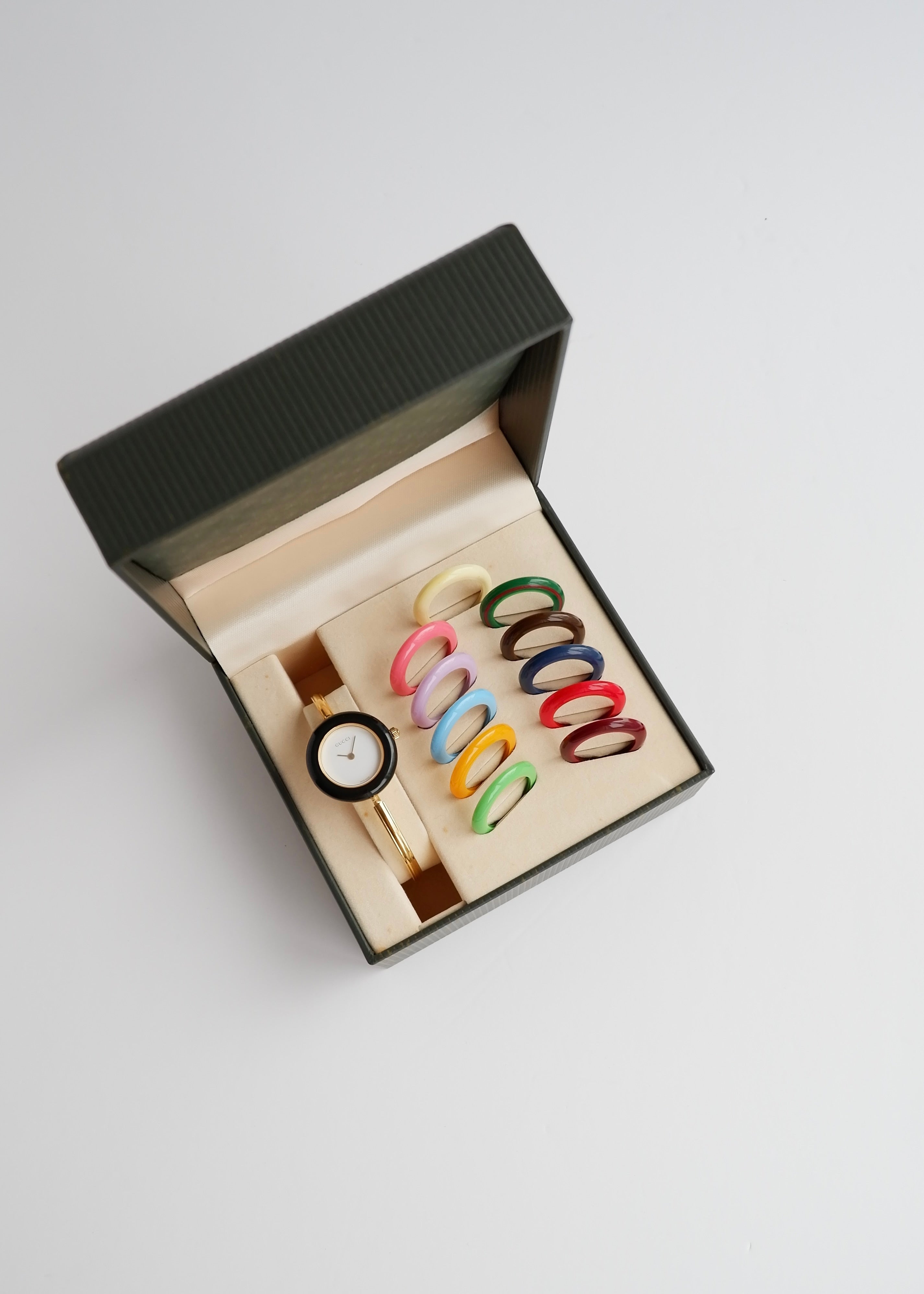 Montre Gucci authentique d'occasion à lunette interchangeable multicolore