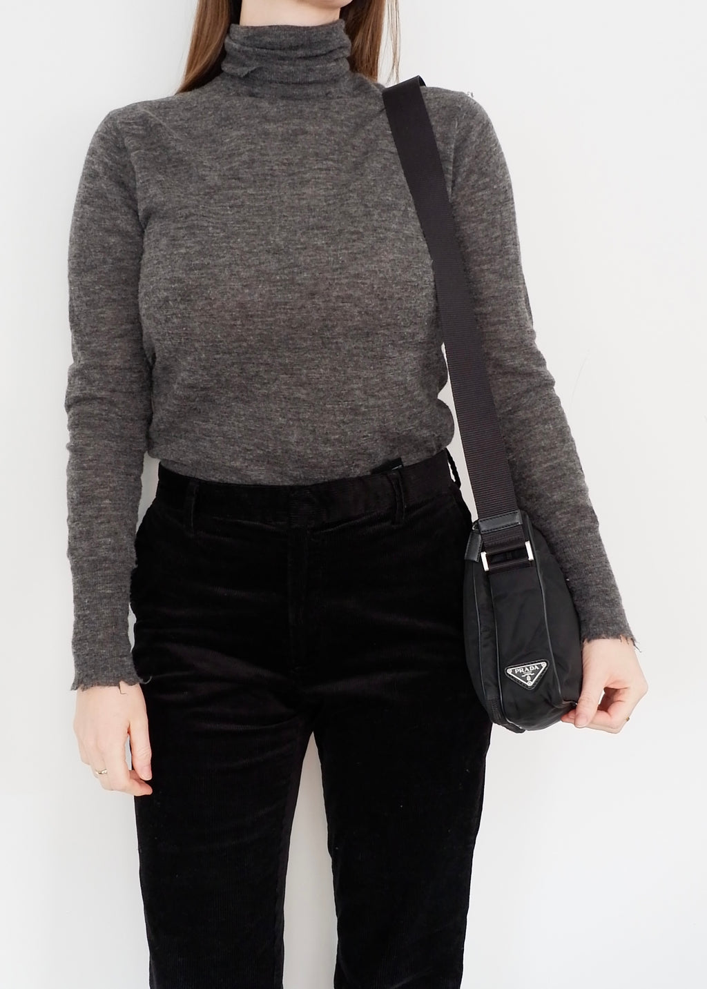 Sac bandoulière Prada en nylon noir authentique d'occasion