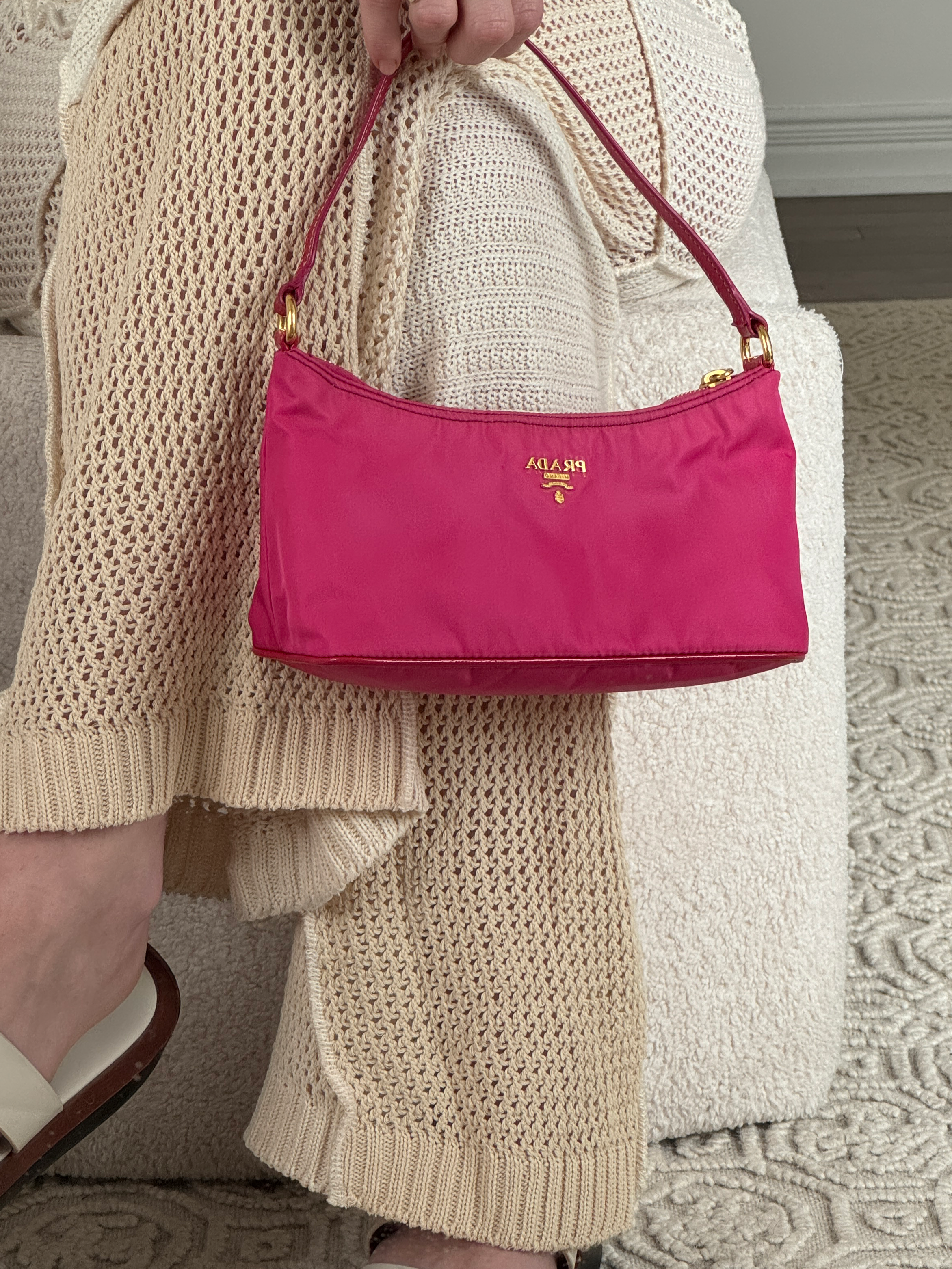 Authentique sac à bandoulière Prada en nylon rose vif d'occasion