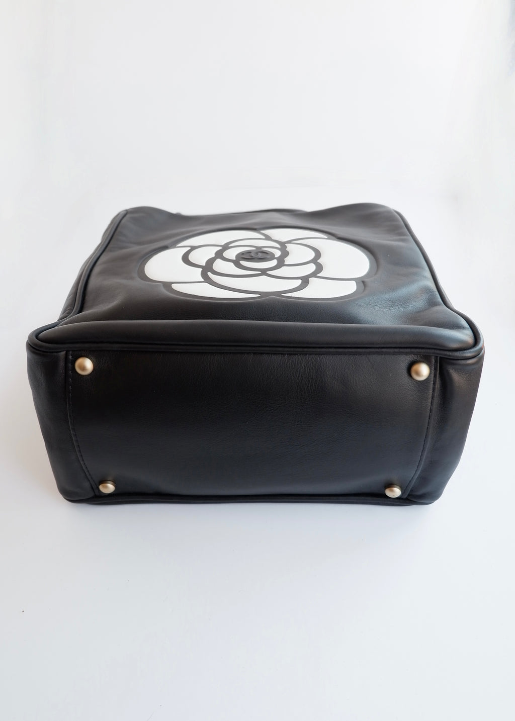 Preowned Chanel Black Leather Camellia Logo Tote Shoulder Bag