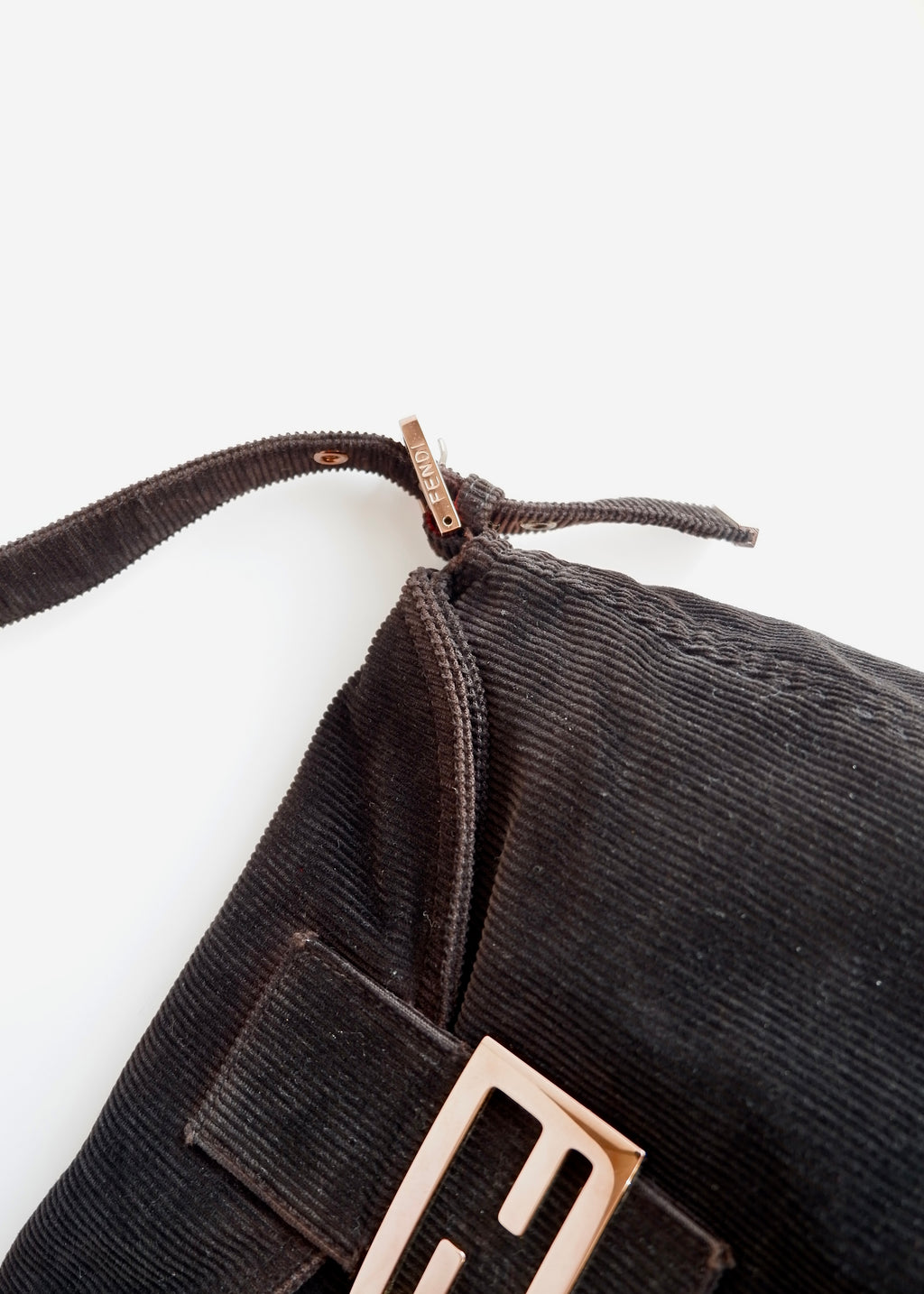 Sac bandoulière baguette Fendi noir en velours côtelé authentique d'occasion