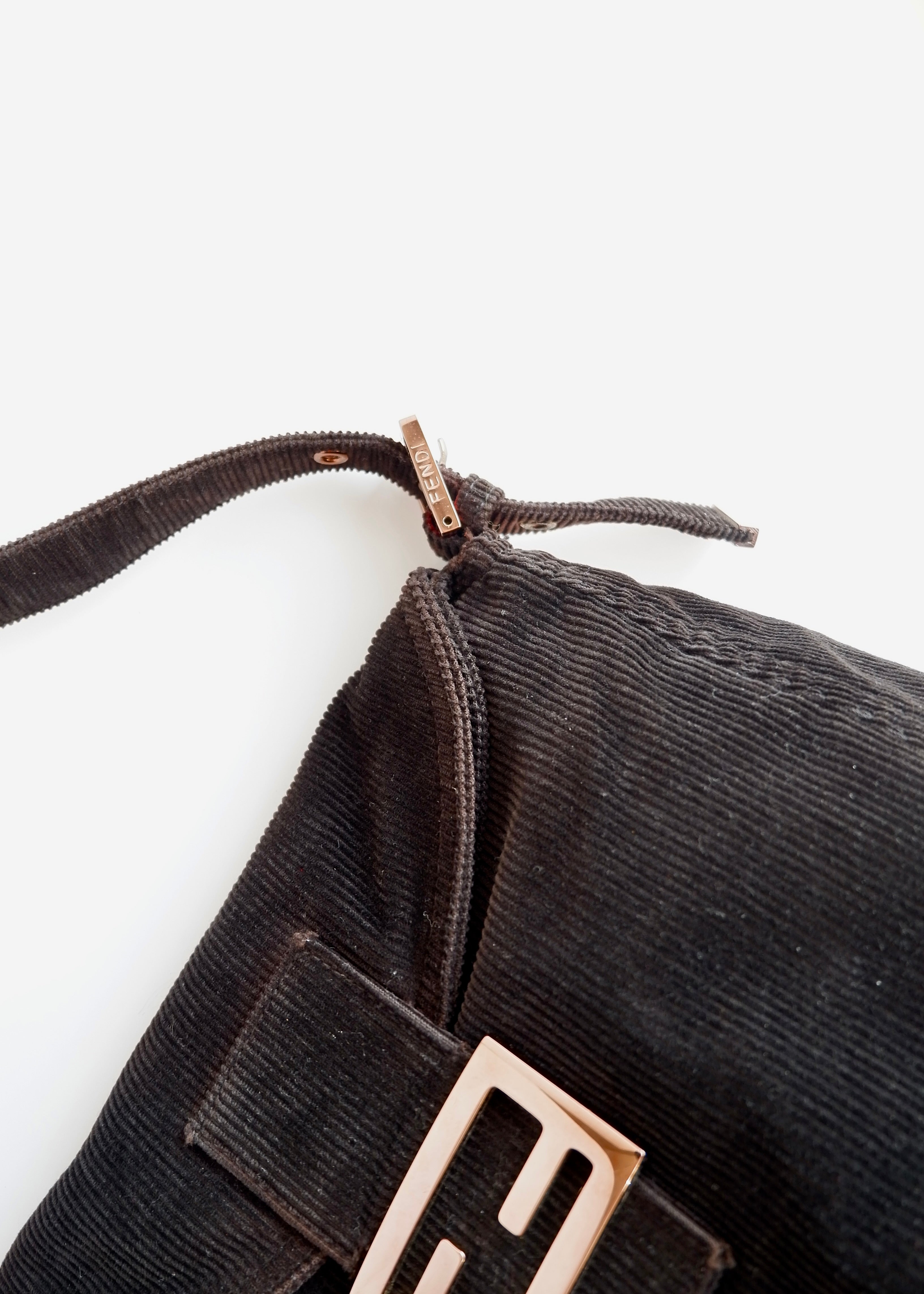 Sac bandoulière baguette Fendi noir en velours côtelé authentique d'occasion