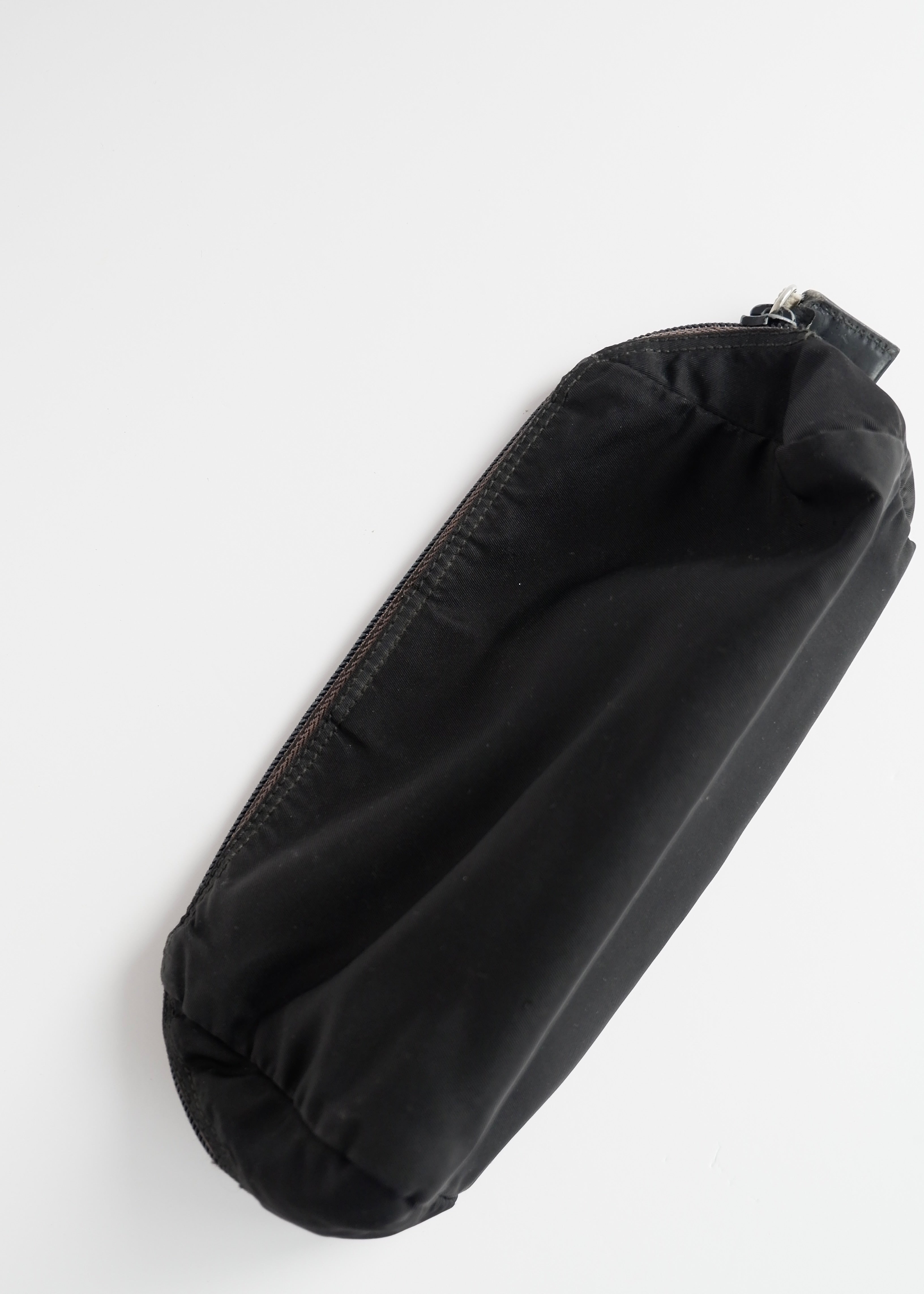 Pochette Prada noire en nylon, petite, authentique et d'occasion