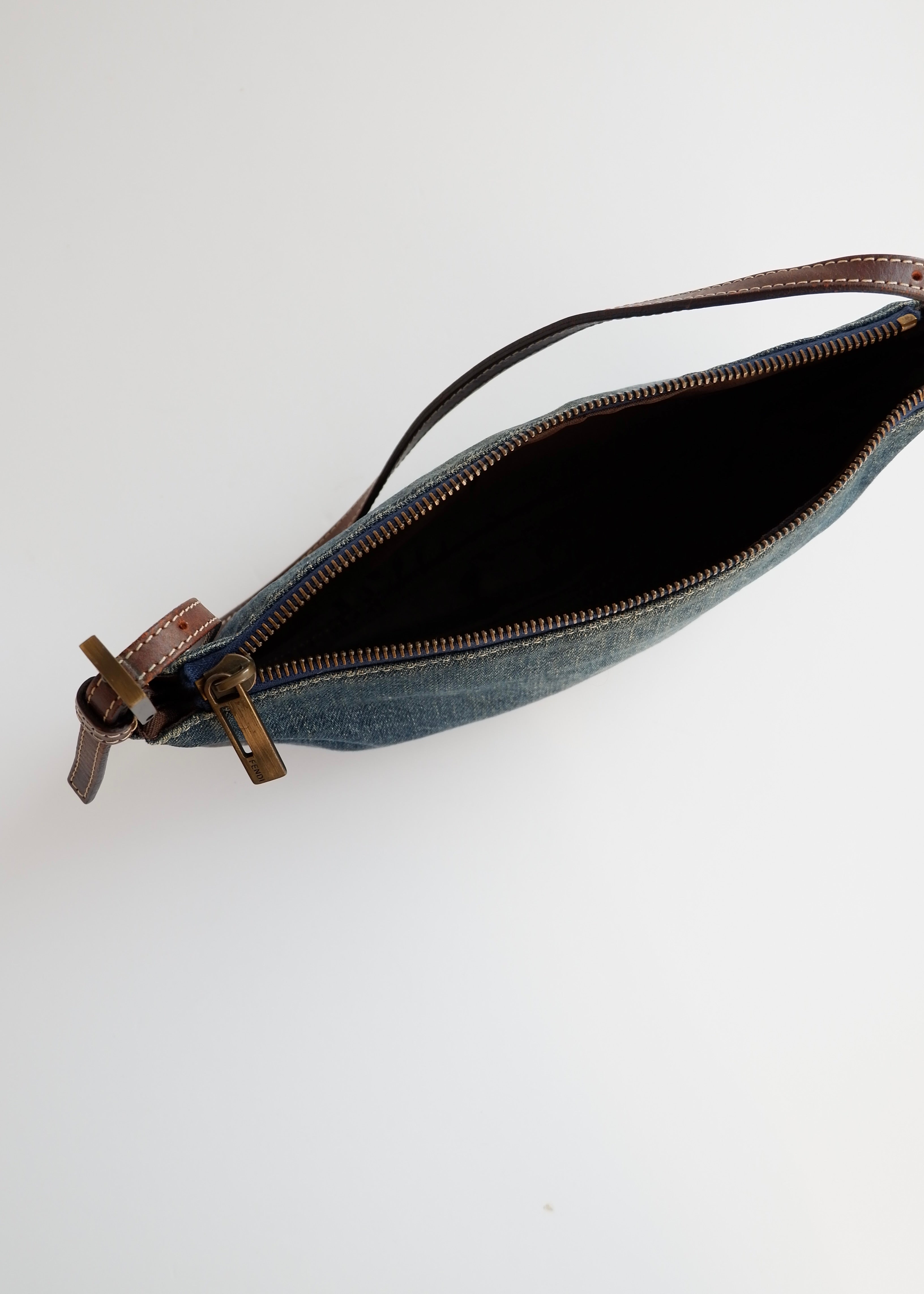 Authentique Sac porté épaule Fendi en jean bleu d'occasion