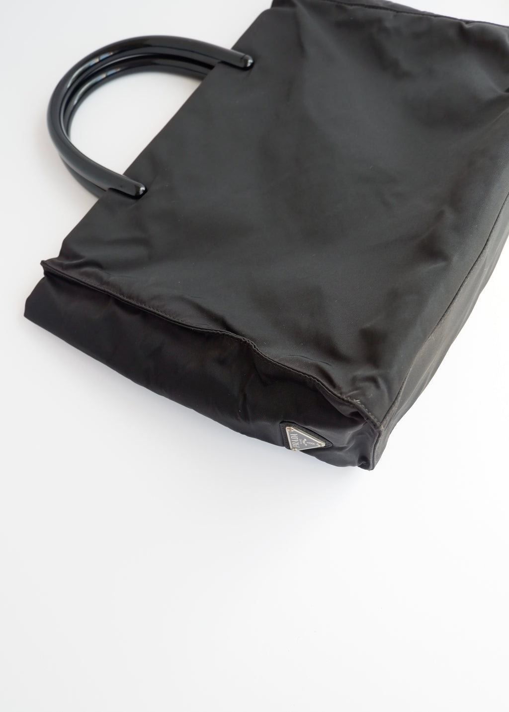 Sac à main Prada d'occasion authentique en nylon noir avec anse en acétate