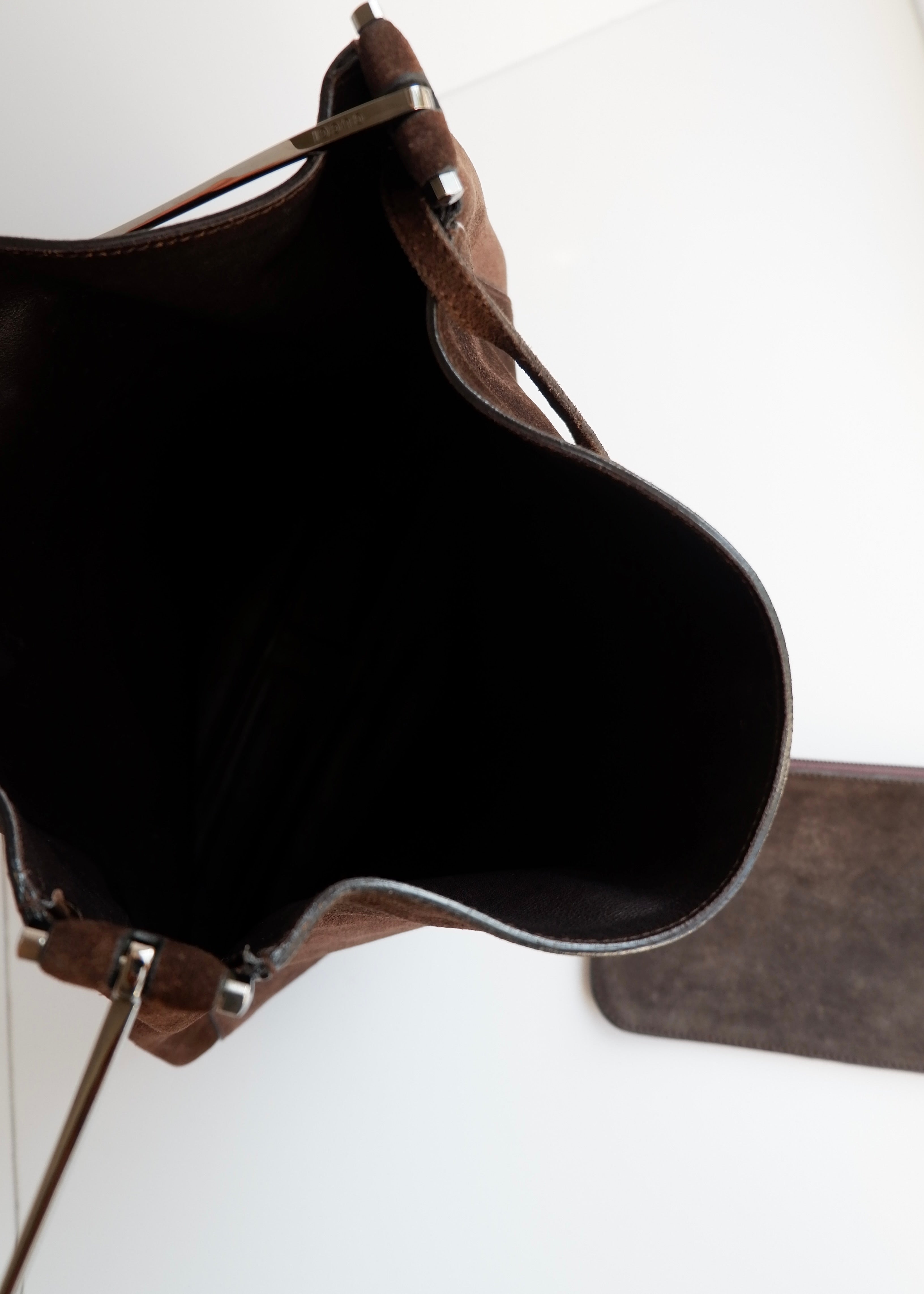 Sac à bandoulière Gucci d'occasion authentique en daim marron avec pochette