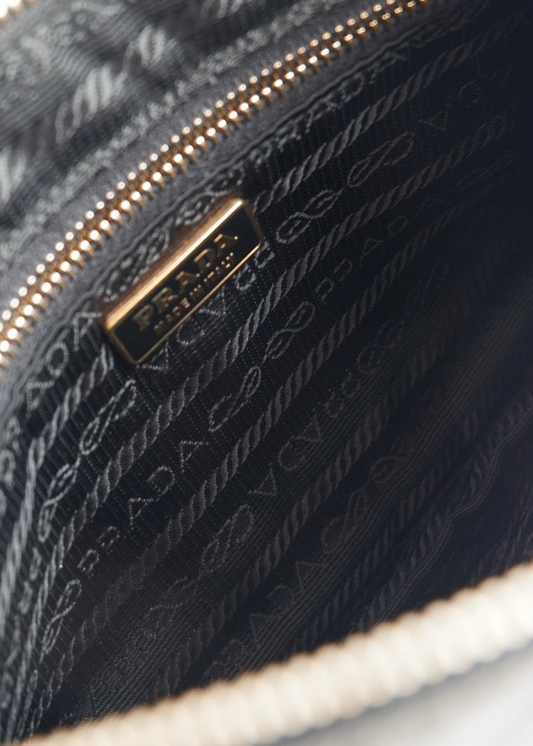 Authentique sac à bandoulière Prada en nylon noir d'occasion