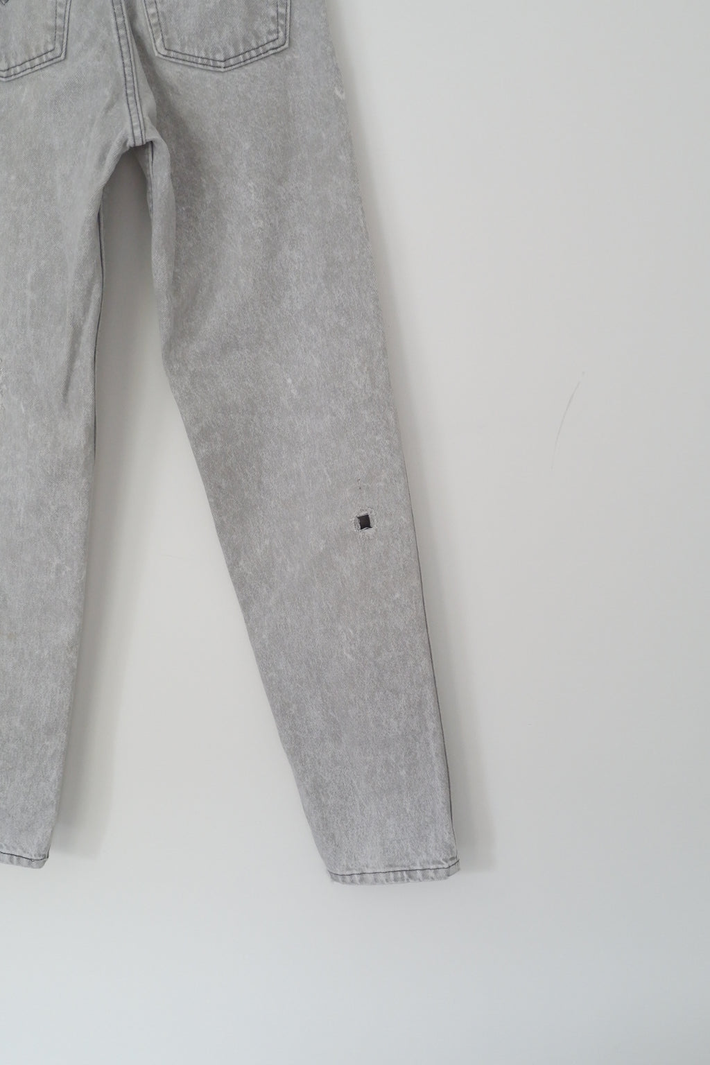 Levis Vintage 550 Grey Acid Wash Jeans - 26