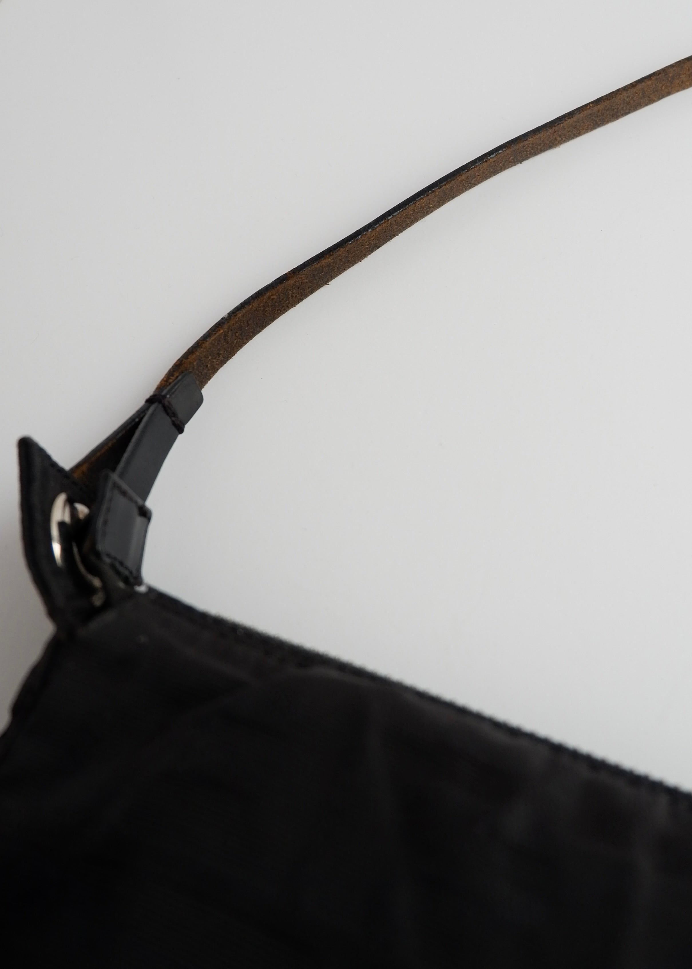 Sac bandoulière Fendi Zucca en toile noire authentique d'occasion
