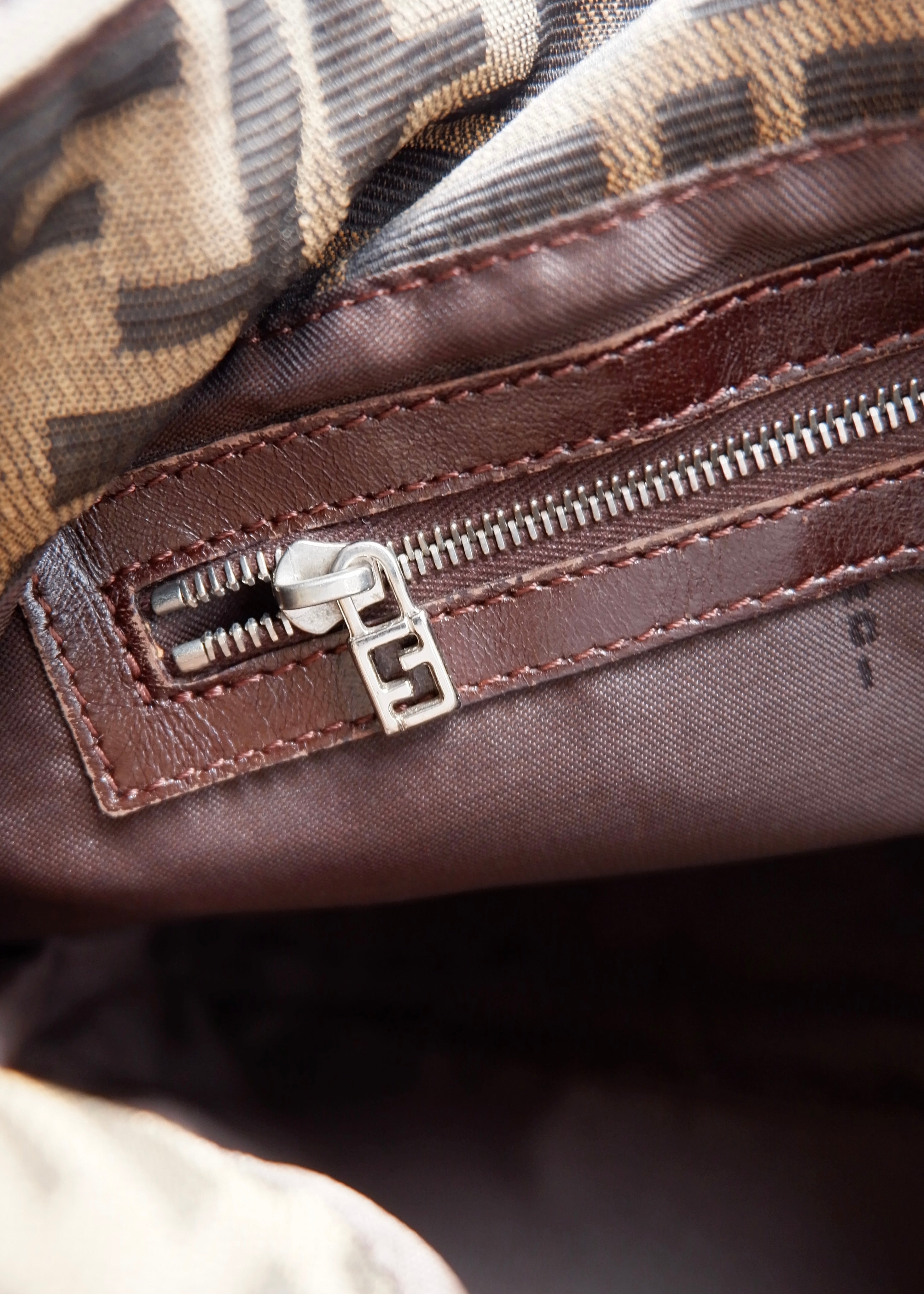 Sac cabas/sac à bandoulière Fendi Zucca authentique d'occasion