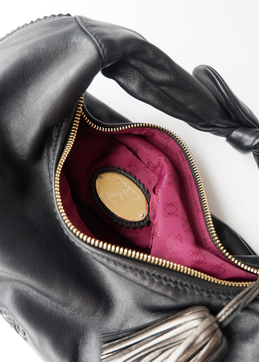 Preowned Loewe Black Leather Hobo Shoulder Bag