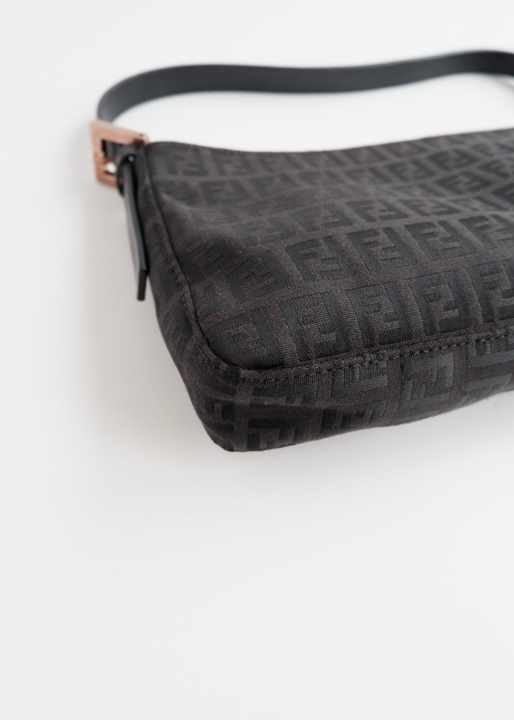 Authentique sac porté épaule Fendi Zucchino en toile noire d'occasion