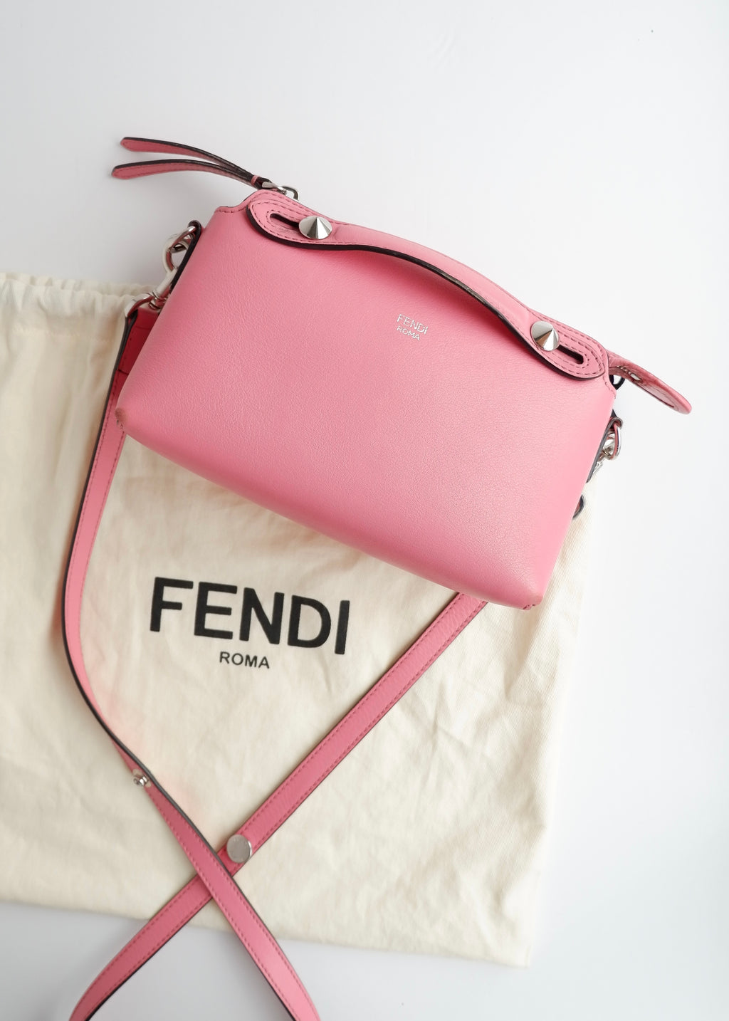 Authentique sac Fendi Mini By The Way en cuir rose d'occasion