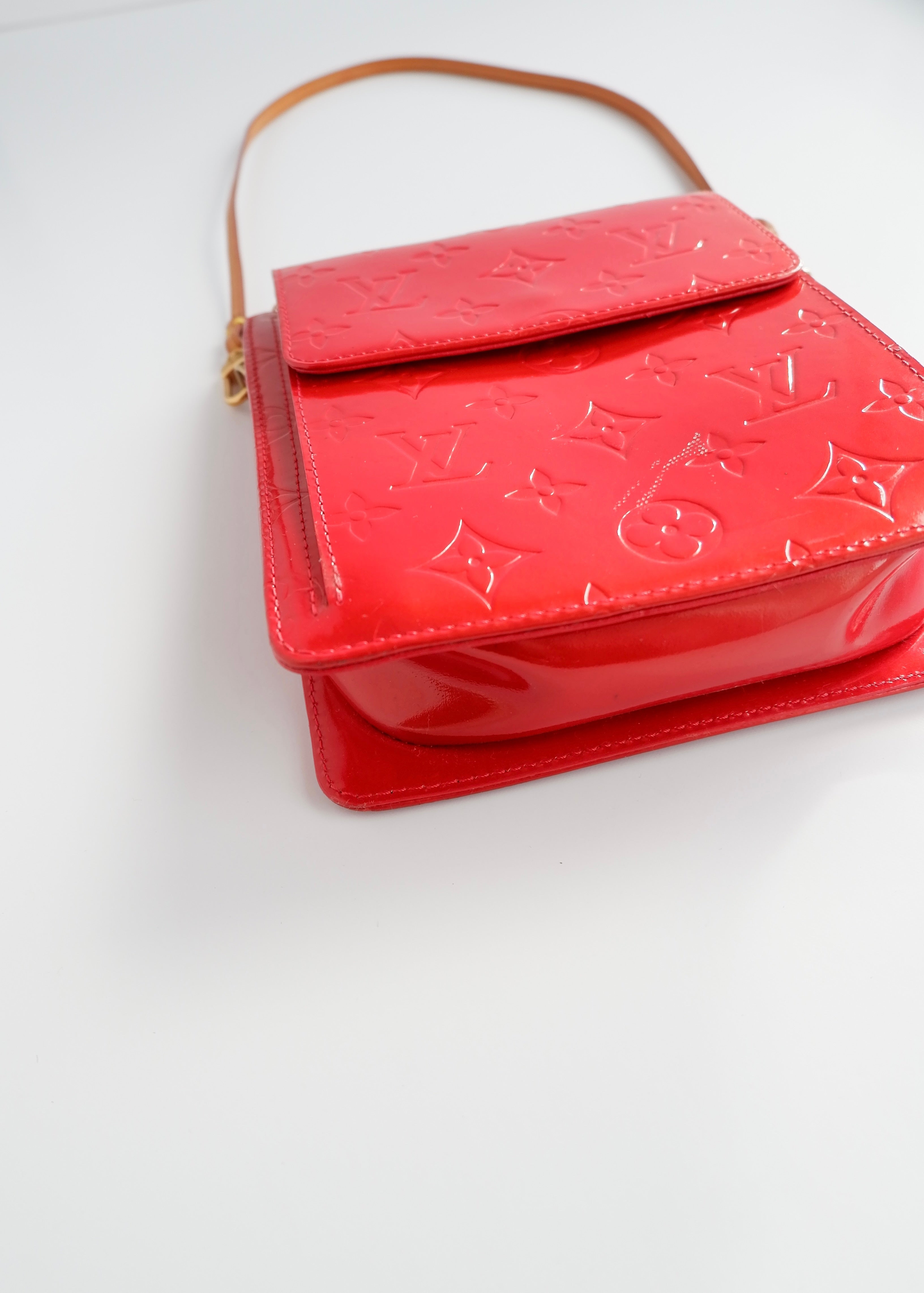 Sac bandoulière Louis Vuitton Monogram Mott Vernis Rouge Authentique d'occasion