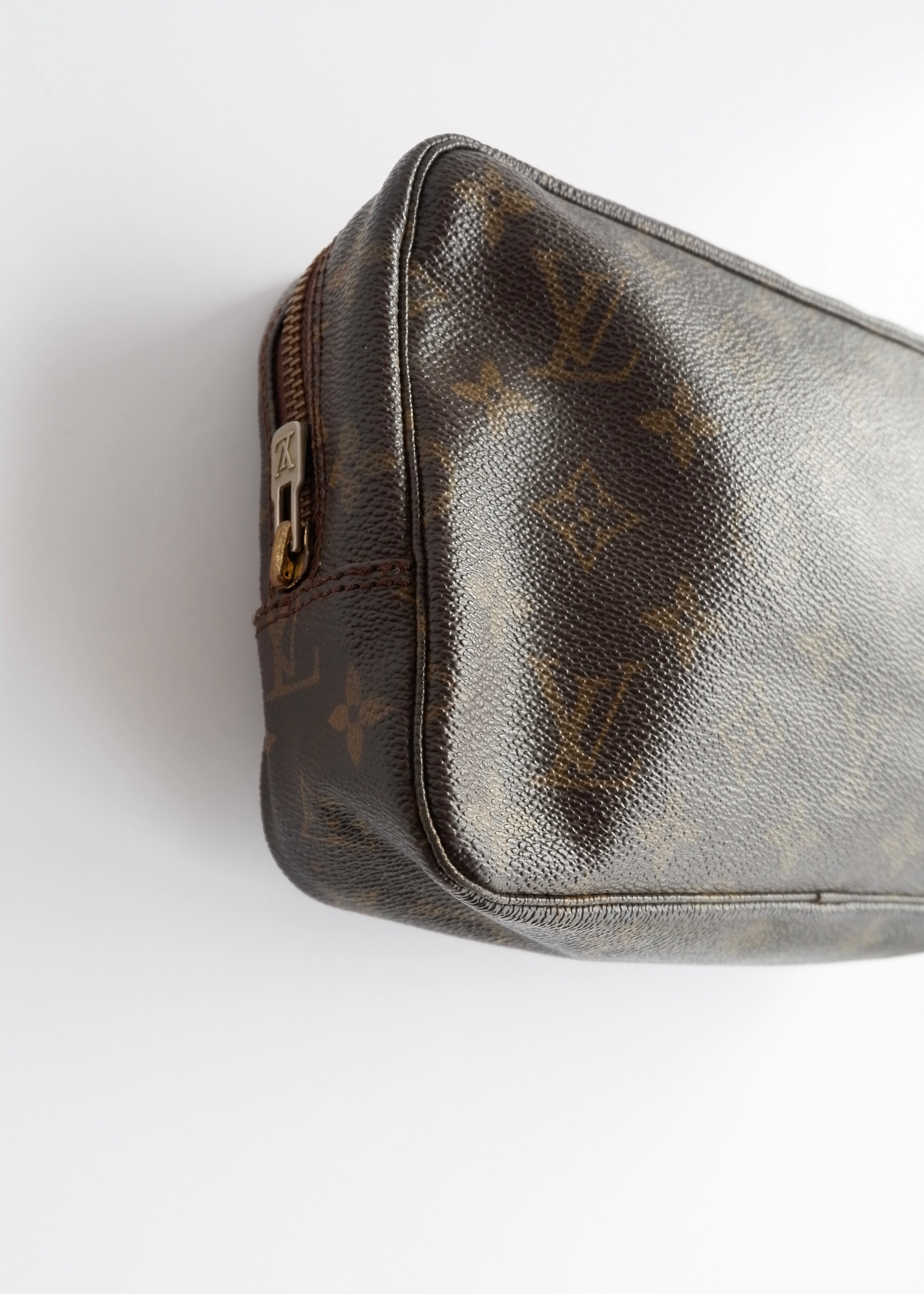 Authentique sac de toilette Louis Vuitton Monogram petite taille, d'occasion, vintage