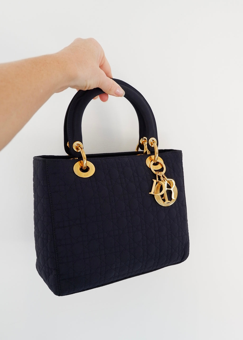 Sac à main Christian Dior Lady Dior Medium en toile bleu marine, d'occasion authentique, avec accastillage doré