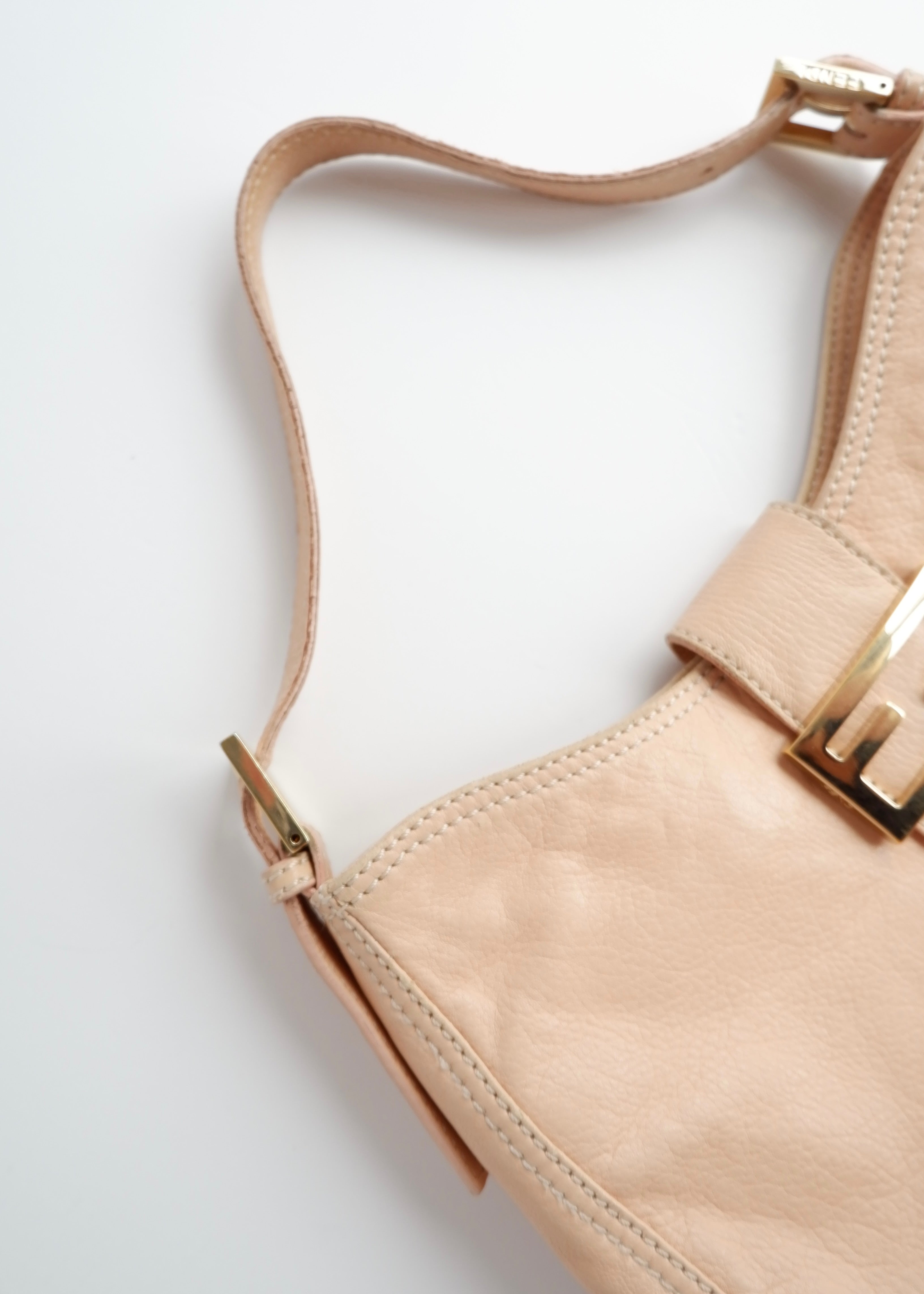 Sac à bandoulière Fendi d'occasion en cuir rose clair authentique