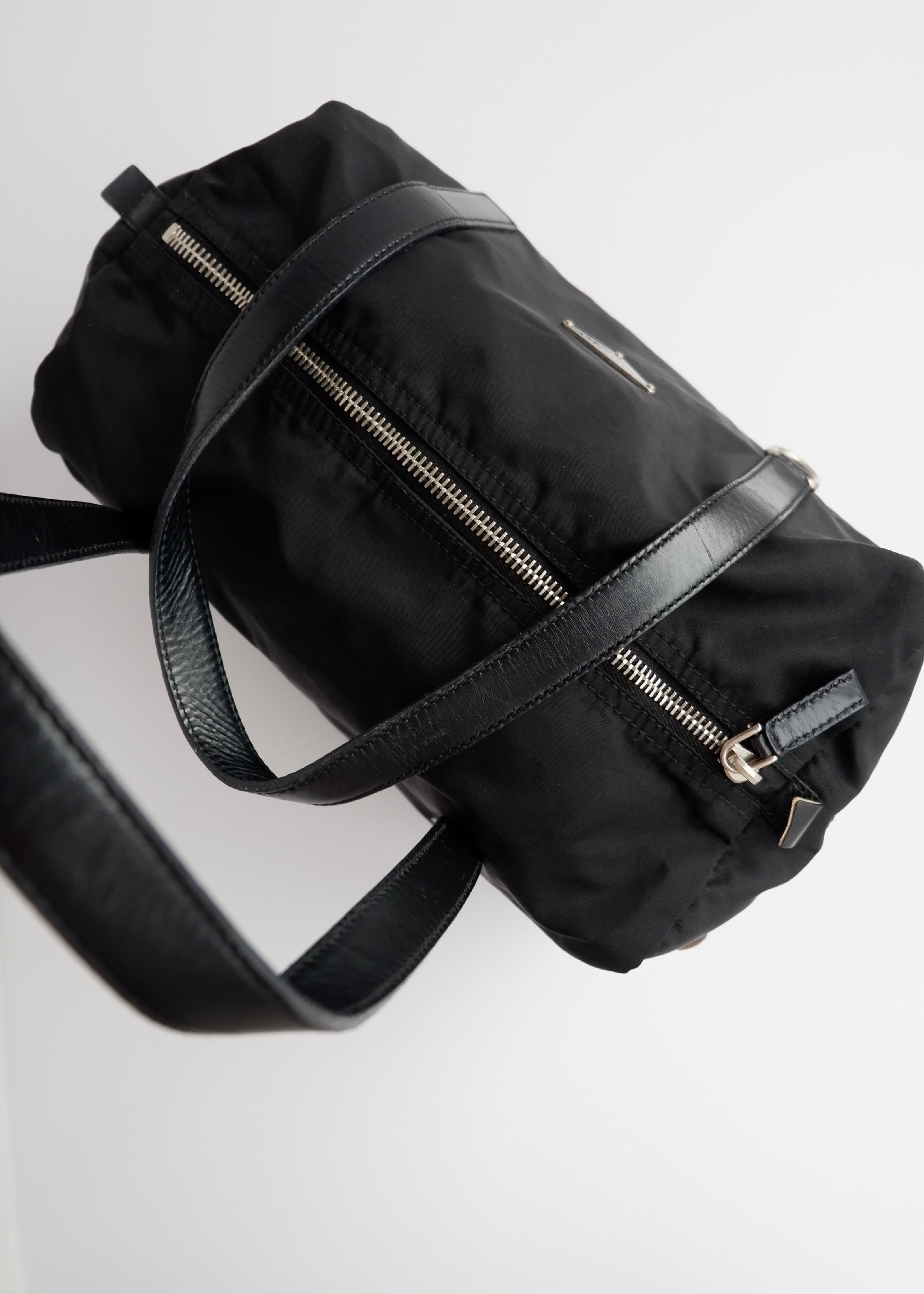 Sac à bandoulière Prada Bowler en nylon noir authentique d'occasion