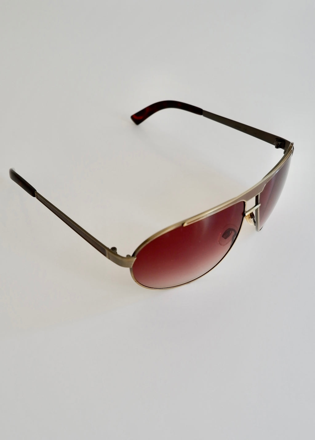 Authentiques lunettes de soleil aviateur Calvin Klein d'occasion