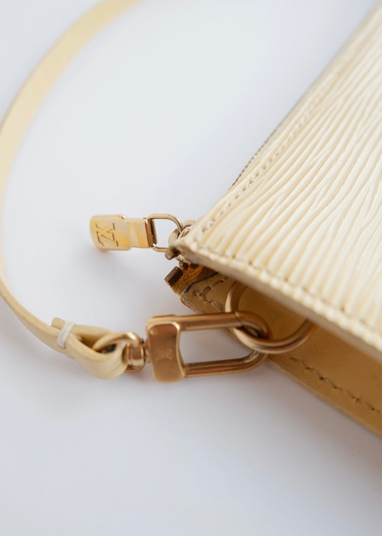 Sac porté épaule Louis Vuitton Pochette en cuir Épi beige authentique d'occasion