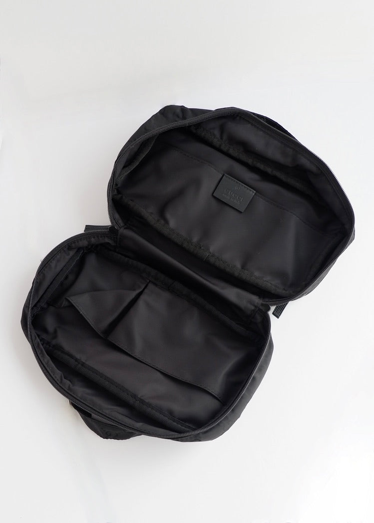 Pochette vanity Gucci en nylon GG noir d'occasion authentique