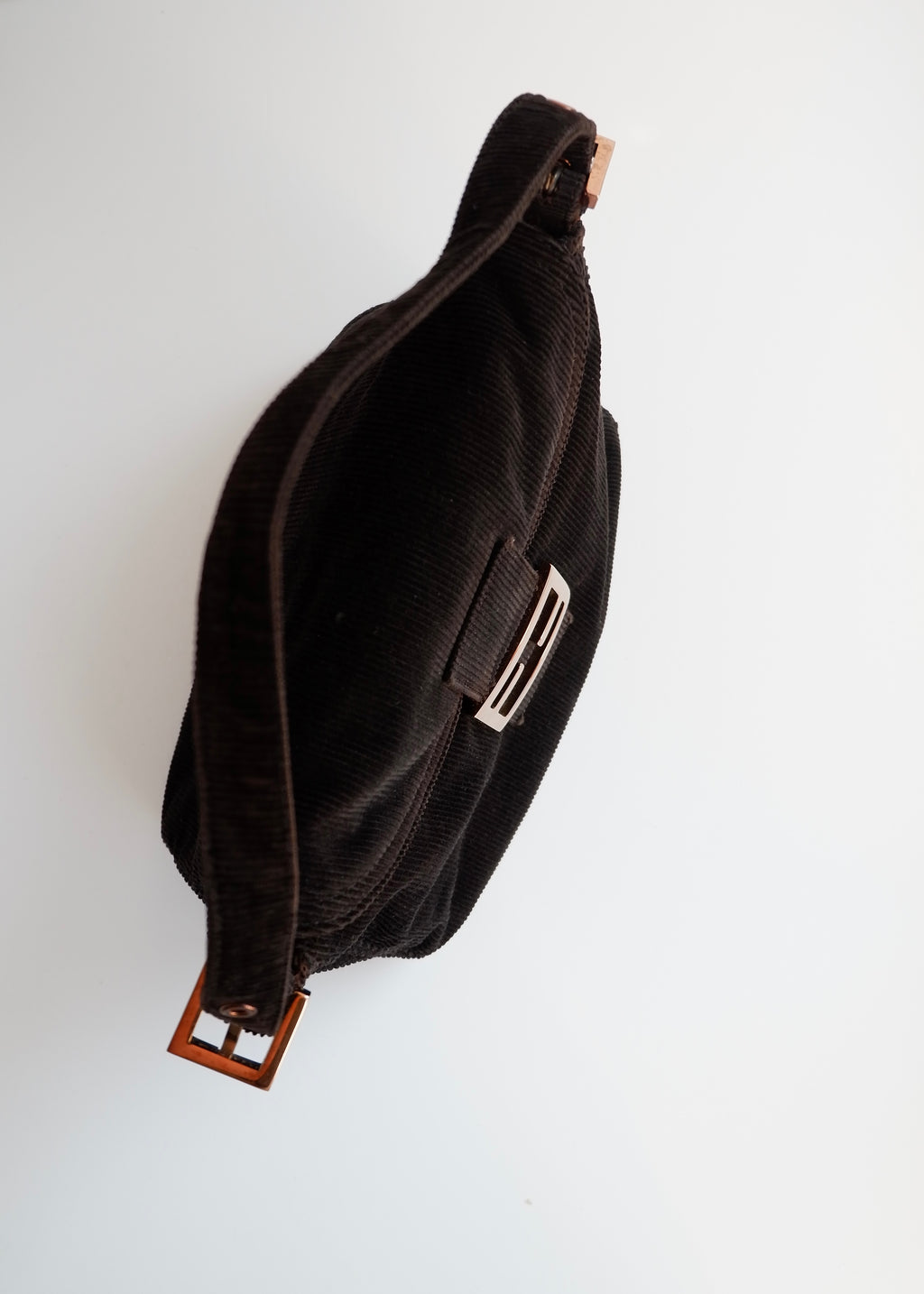 Sac bandoulière baguette Fendi noir en velours côtelé authentique d'occasion
