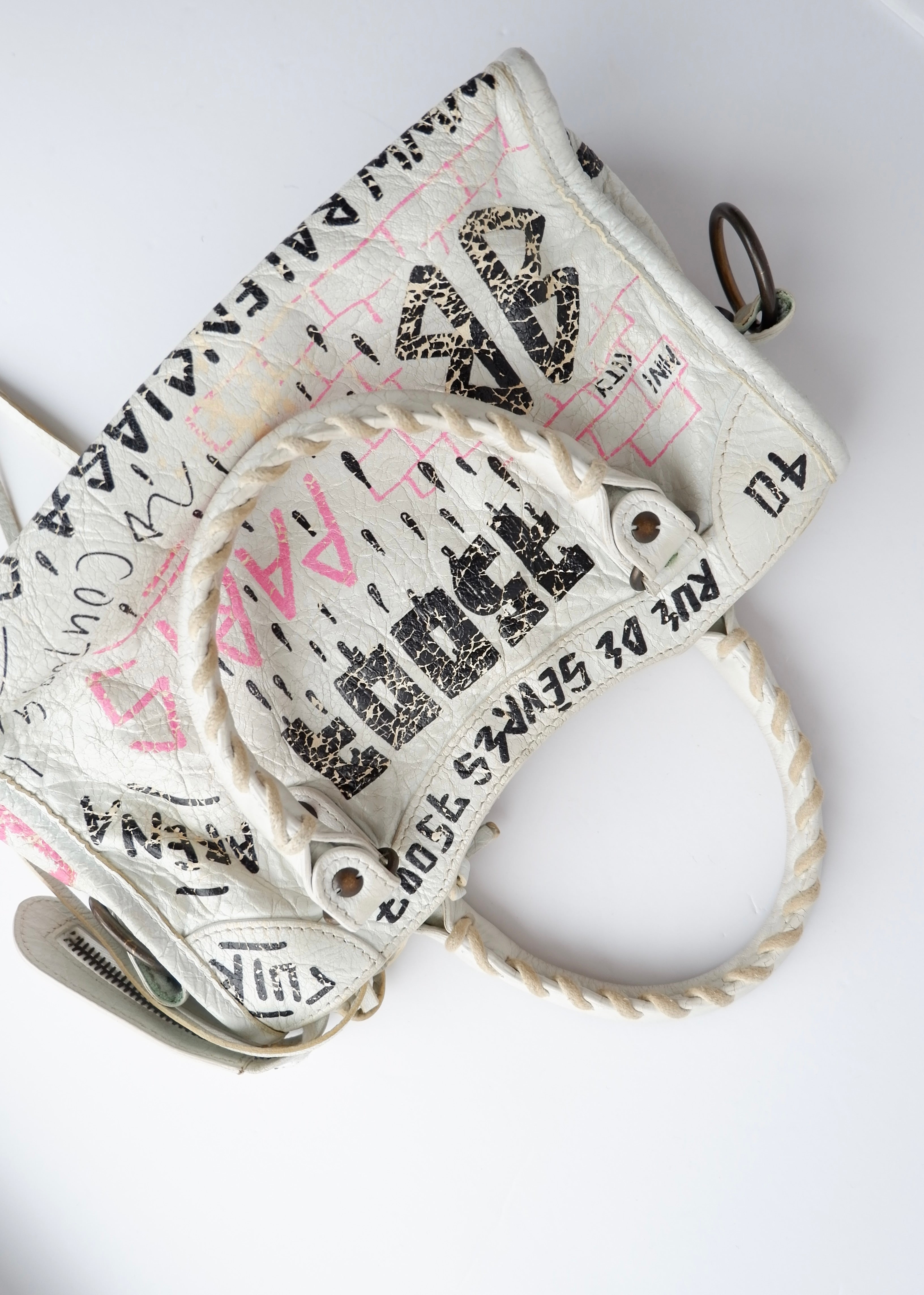 Sac Balenciaga City petite taille en cuir graffiti blanc/rose authentique d'occasion