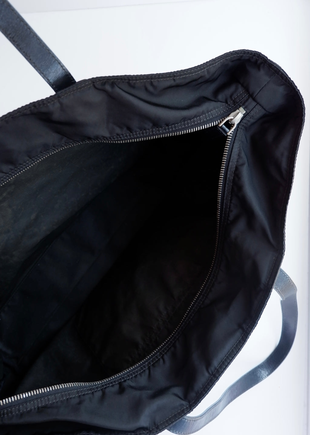 Authentique Sac cabas Prada noir en nylon extra large avec fermeture éclair sur le dessus