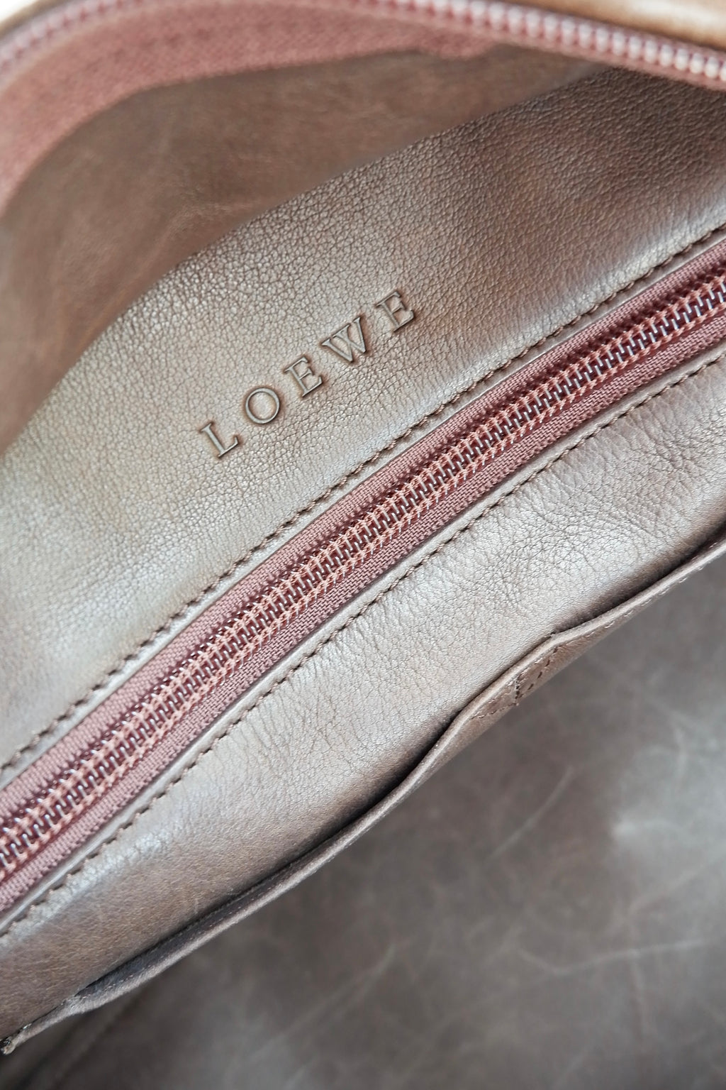 Authentique Sac à main vintage Loewe Amazona en daim et cuir marron pré-adoré