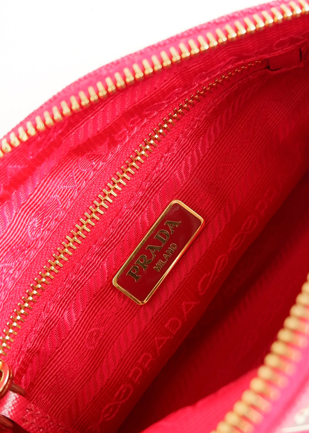 Pochette Prada en toile rouge authentique d'occasion