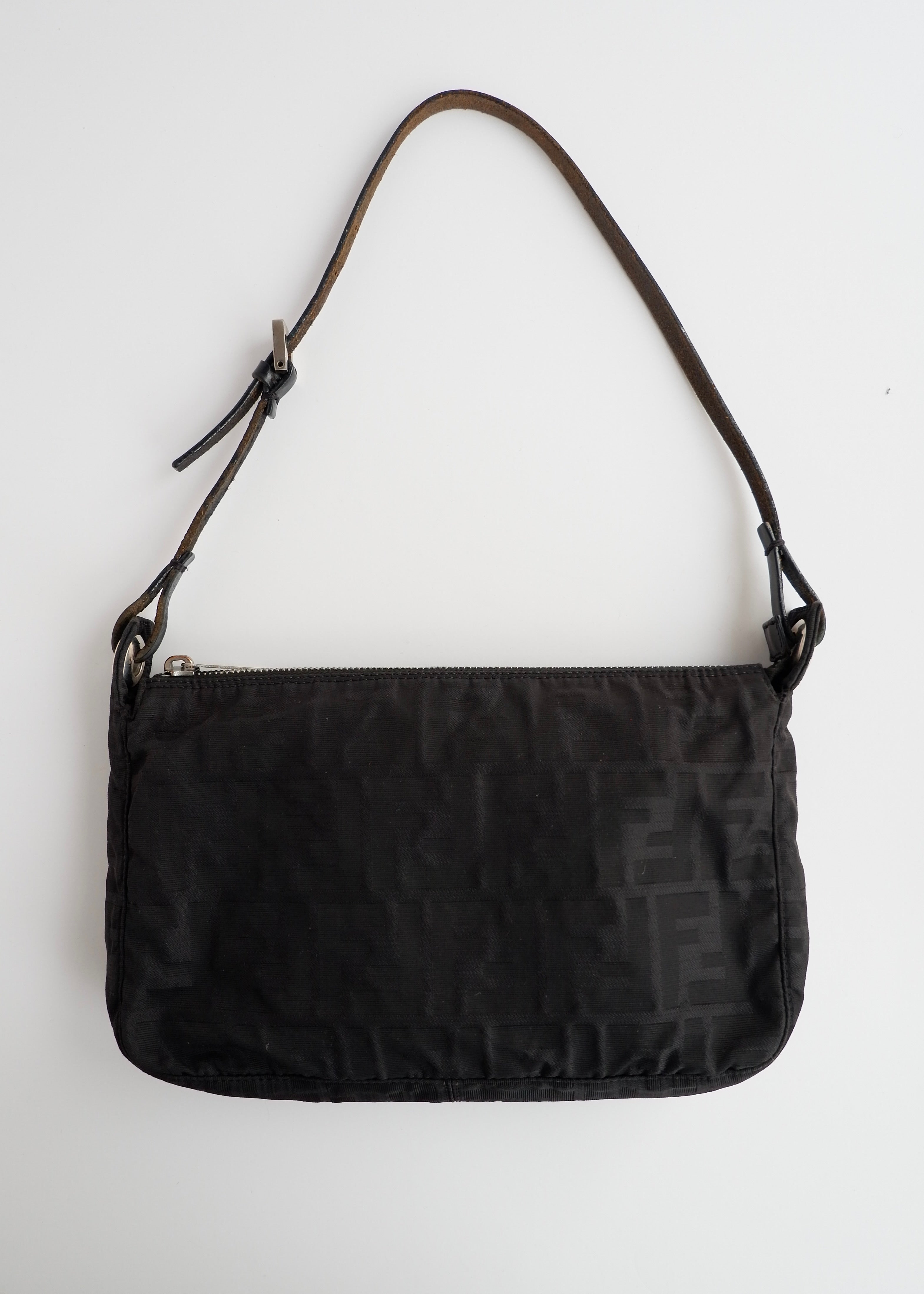 Sac bandoulière Fendi Zucca en toile noire authentique d'occasion