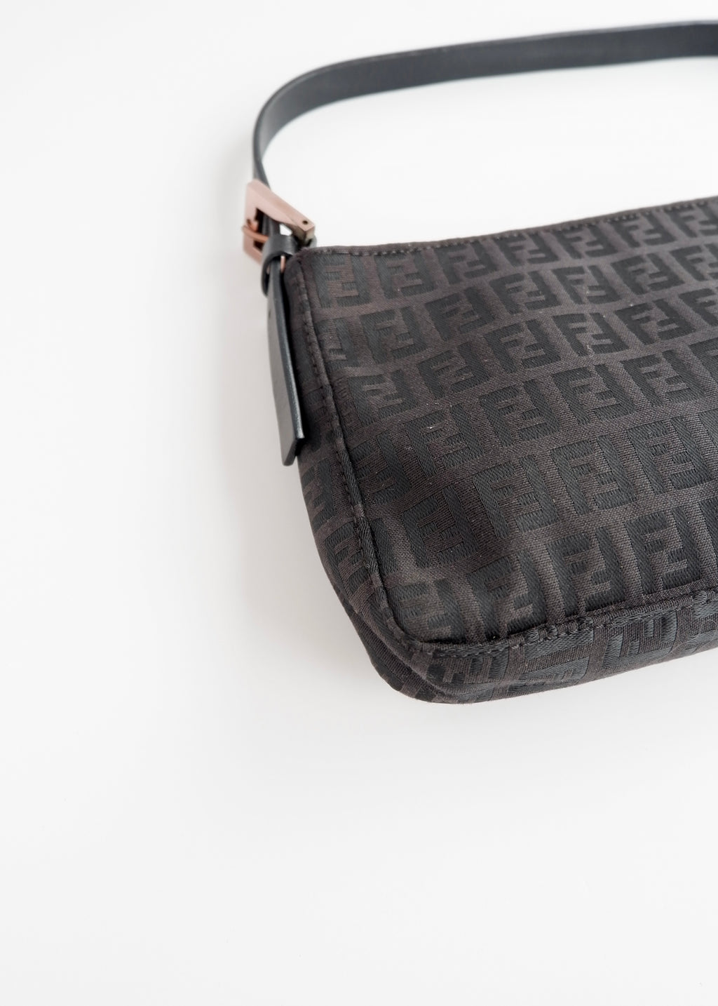 Authentique sac porté épaule Fendi Zucchino en toile noire d'occasion
