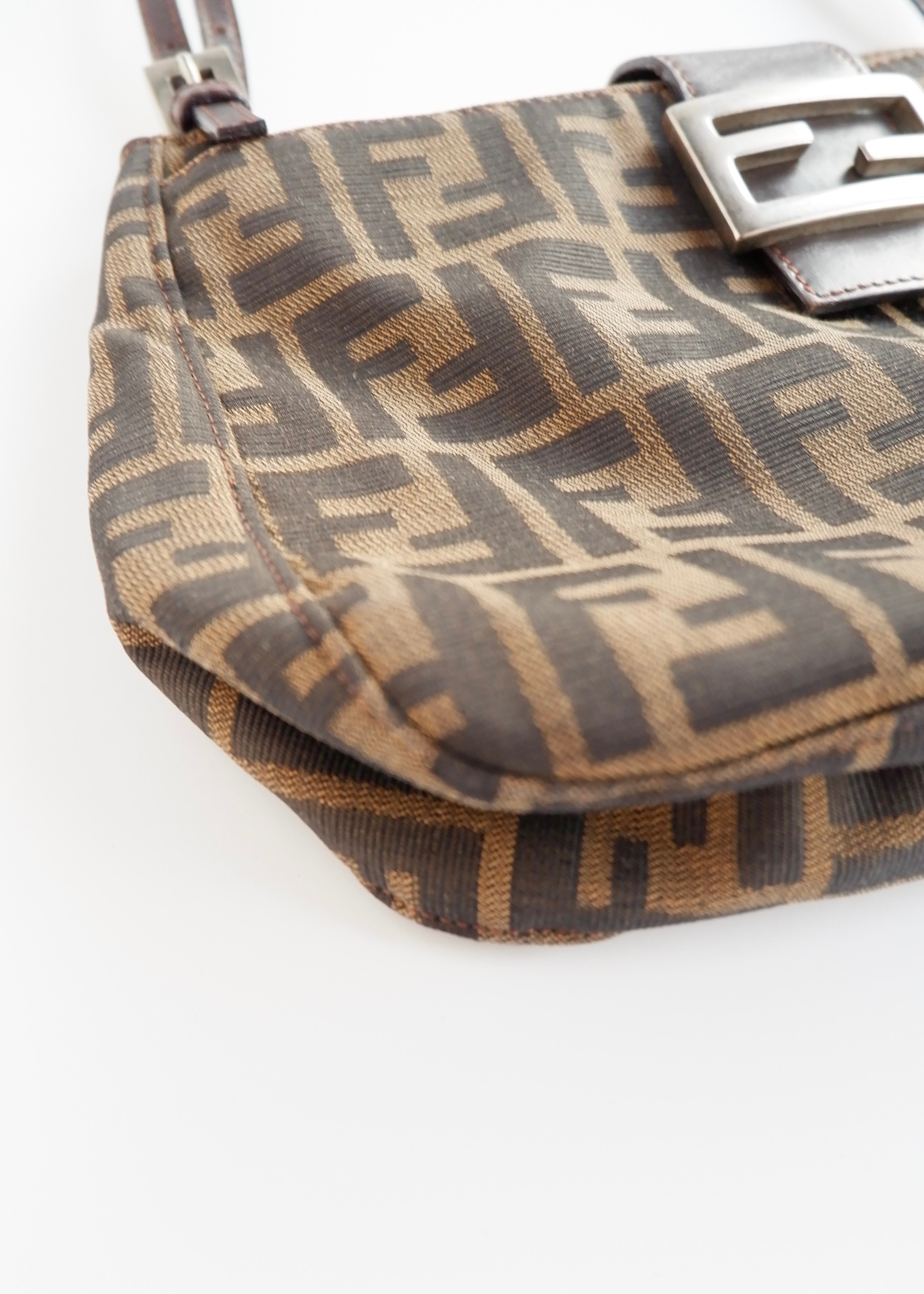Sac à bandoulière Fendi Hobo Zucca marron authentique d'occasion