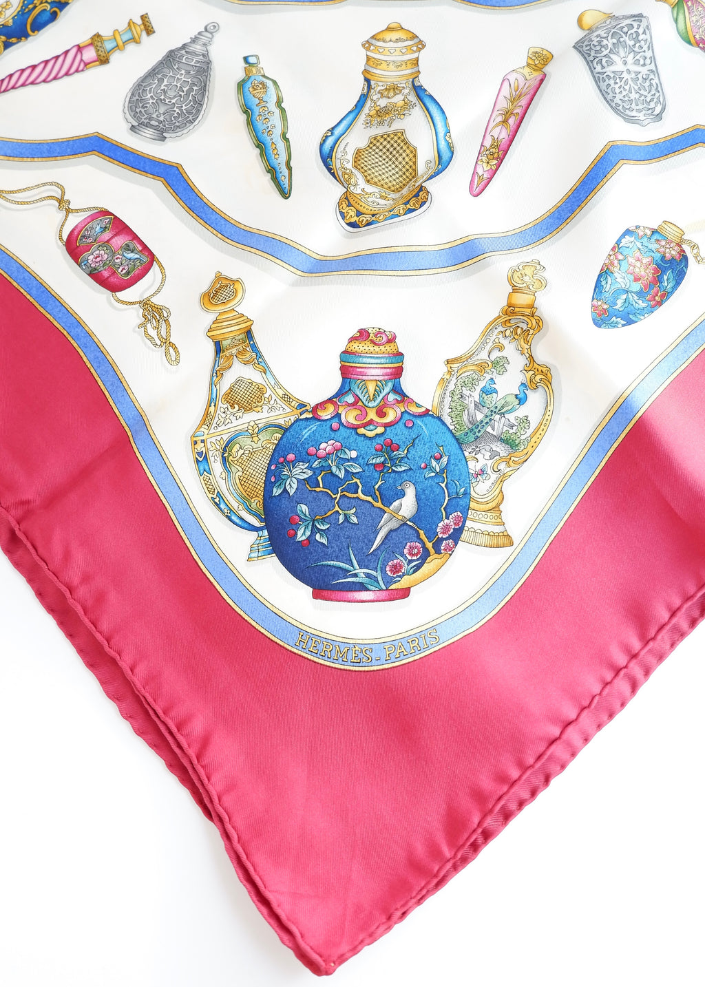 Authentique Foulard en Soie Imprimé Bouteille Antique Hermes d'occasion