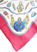 Authentique Foulard en Soie Imprimé Bouteille Antique Hermes d'occasion