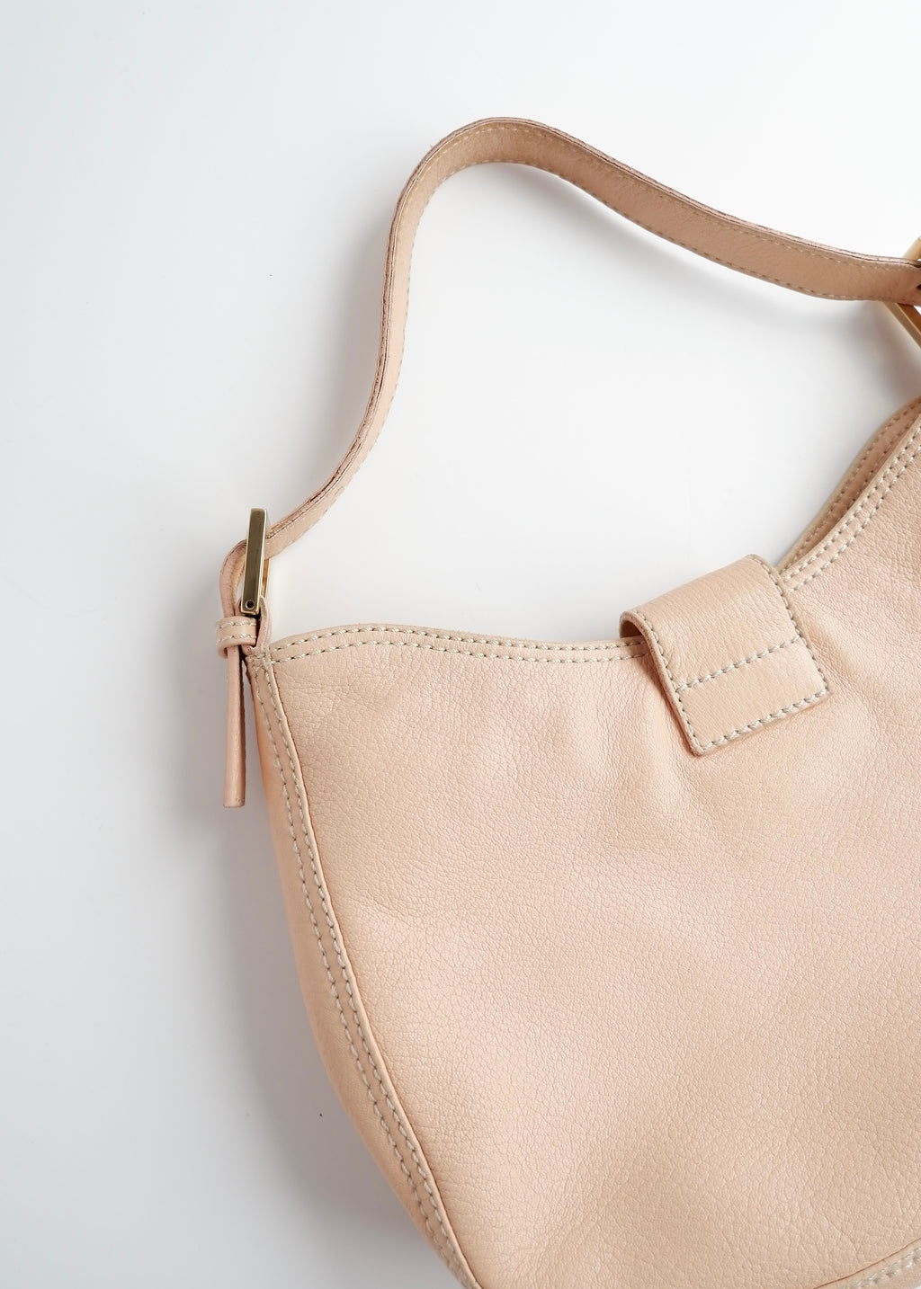 Sac à bandoulière Fendi d'occasion en cuir rose clair authentique