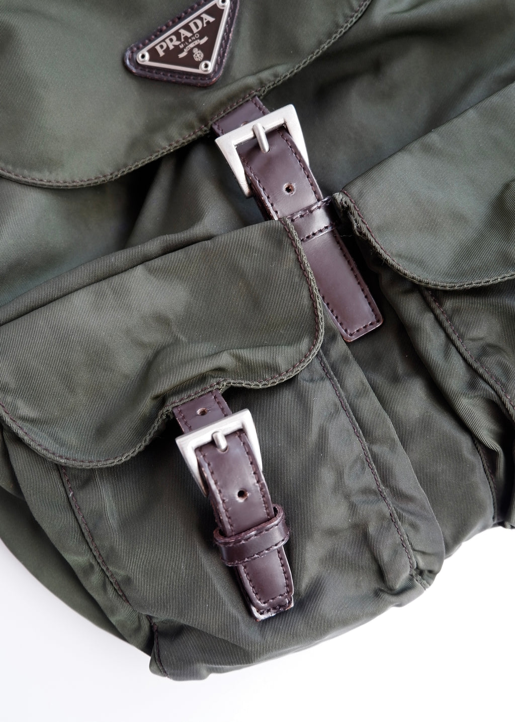 Sac à dos Prada en nylon vert authentique d'occasion