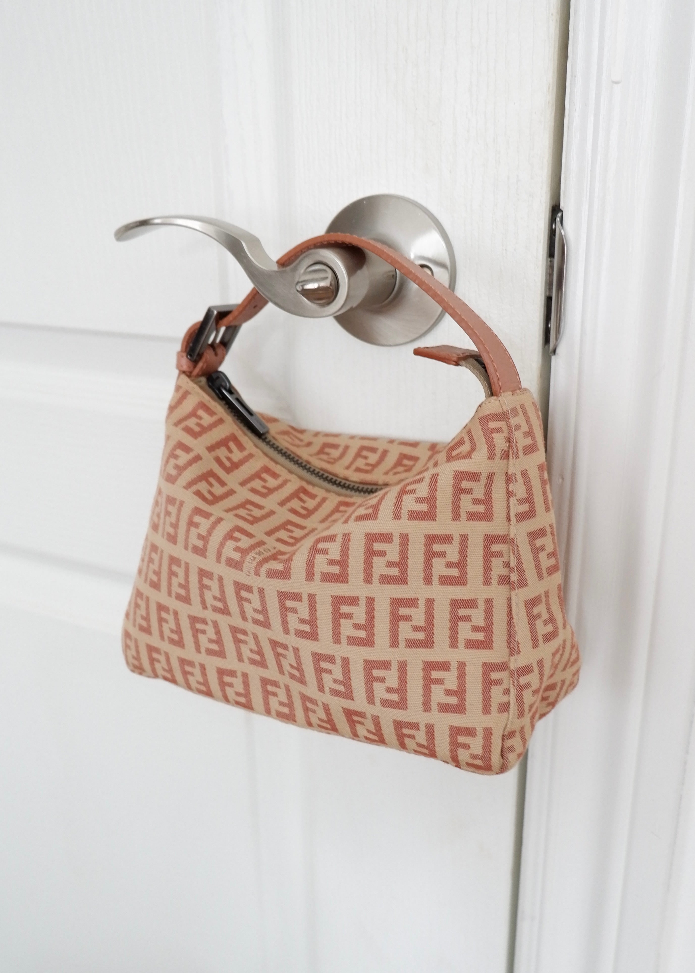Pochette Fendi Zucchino rose poudré authentique d'occasion
