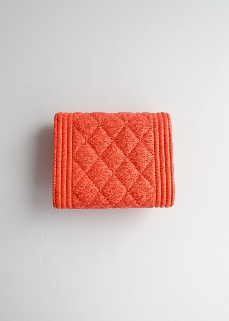 Portefeuille Chanel Boy d'occasion authentique en cuir grainé orange