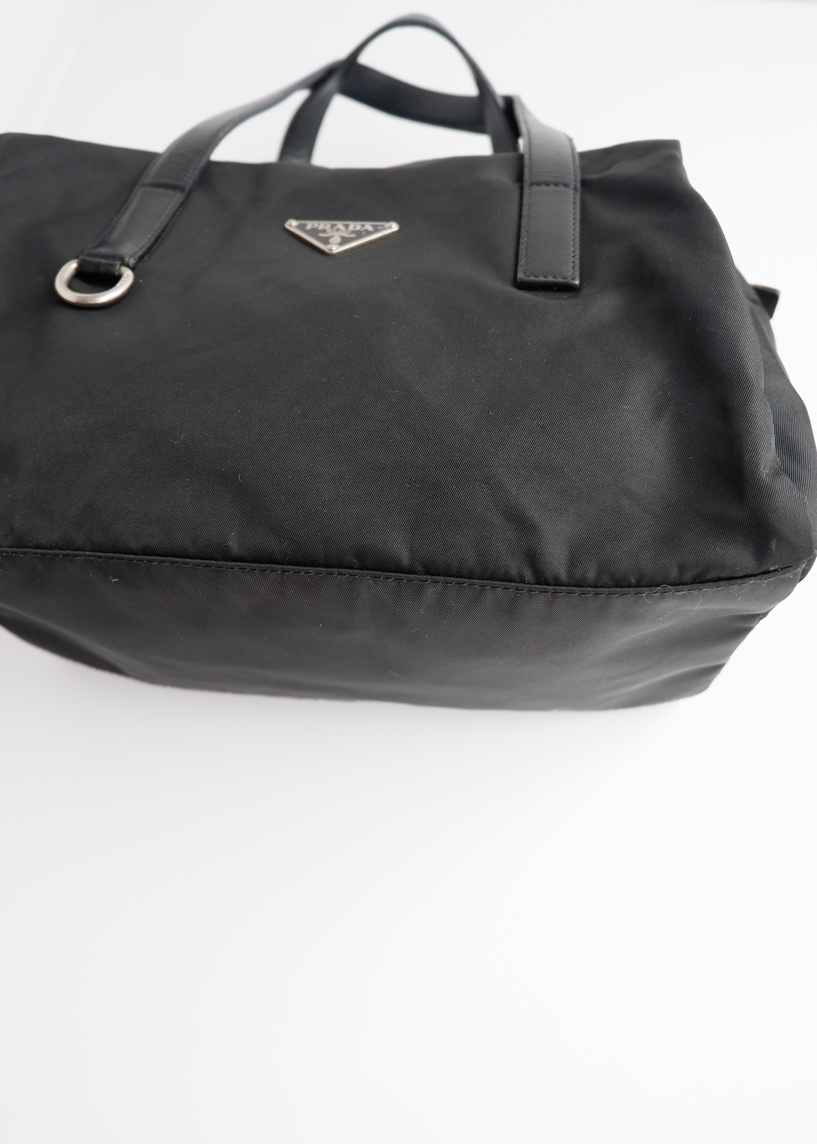 Sac à bandoulière Prada Bowler en nylon noir authentique d'occasion