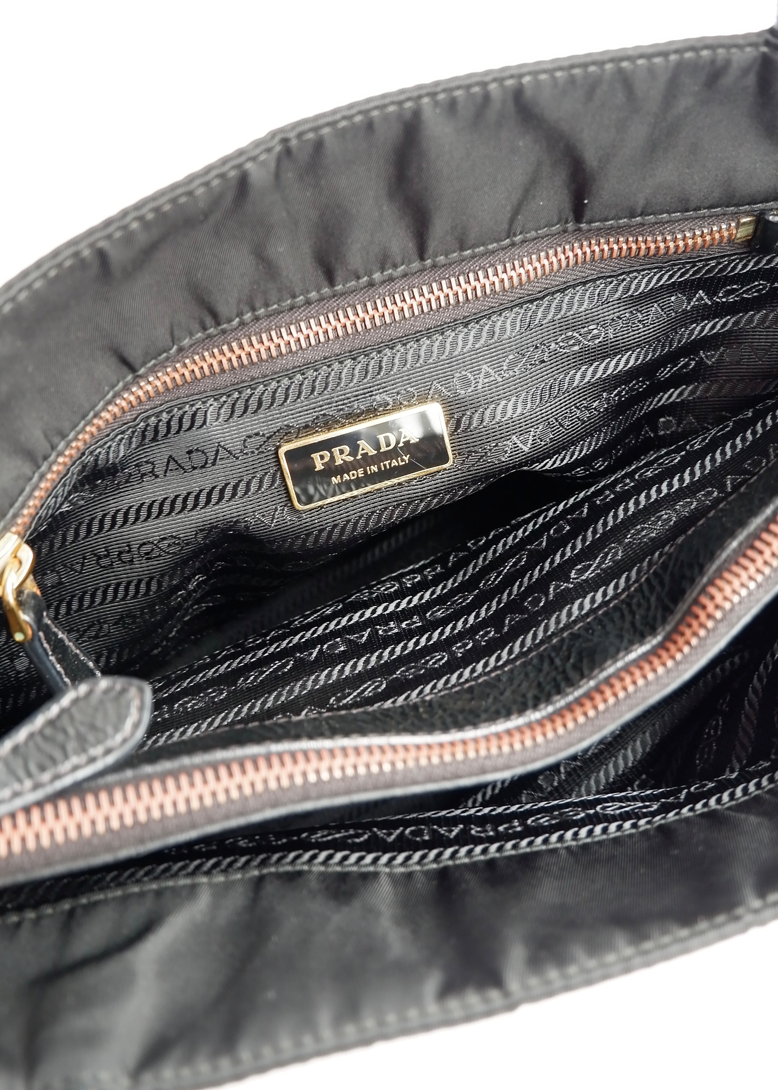 Authentique sac bandoulière Prada en nylon et cuir noir, d'occasion