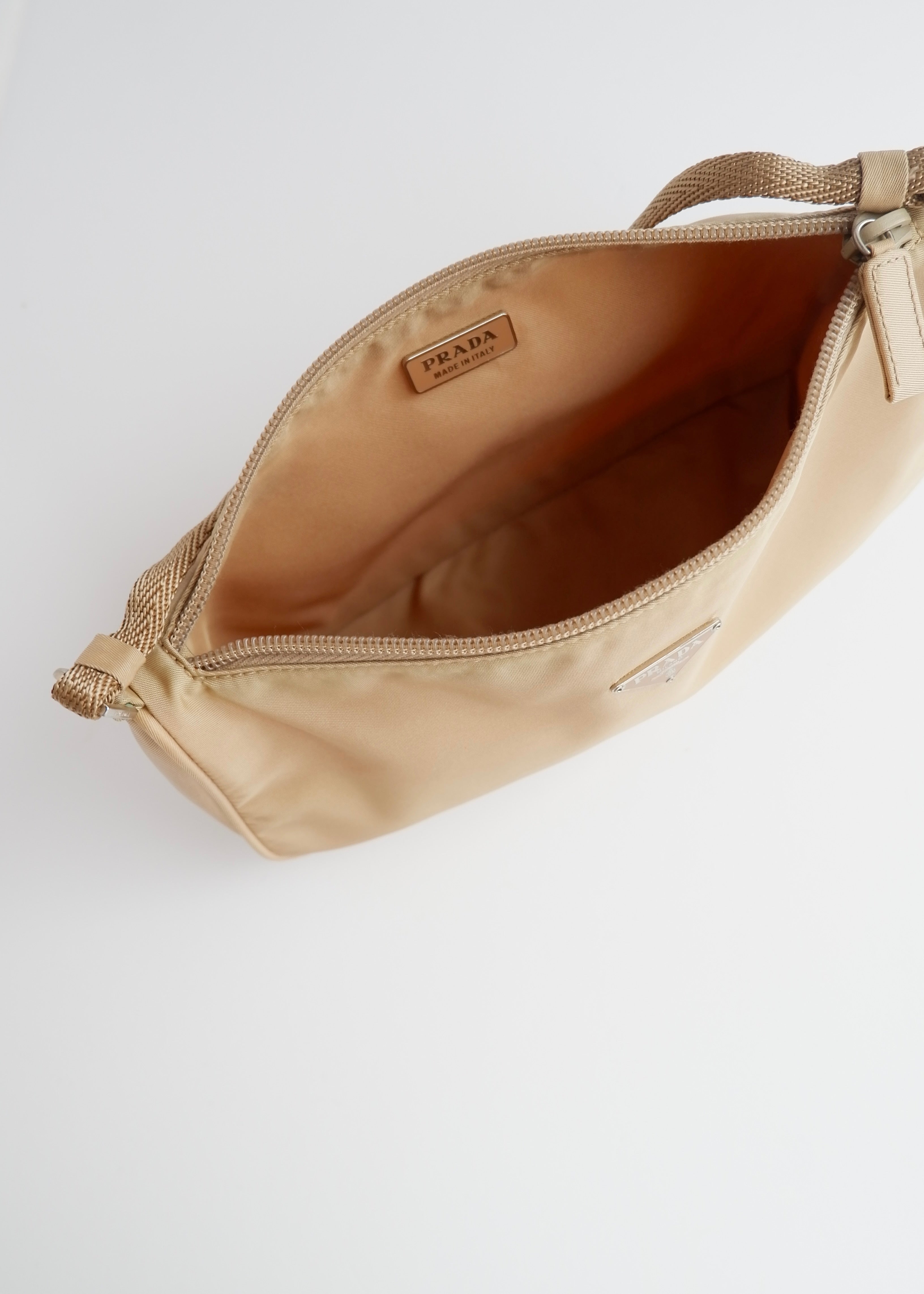 Authentique sac bandoulière Prada en nylon beige d'occasion