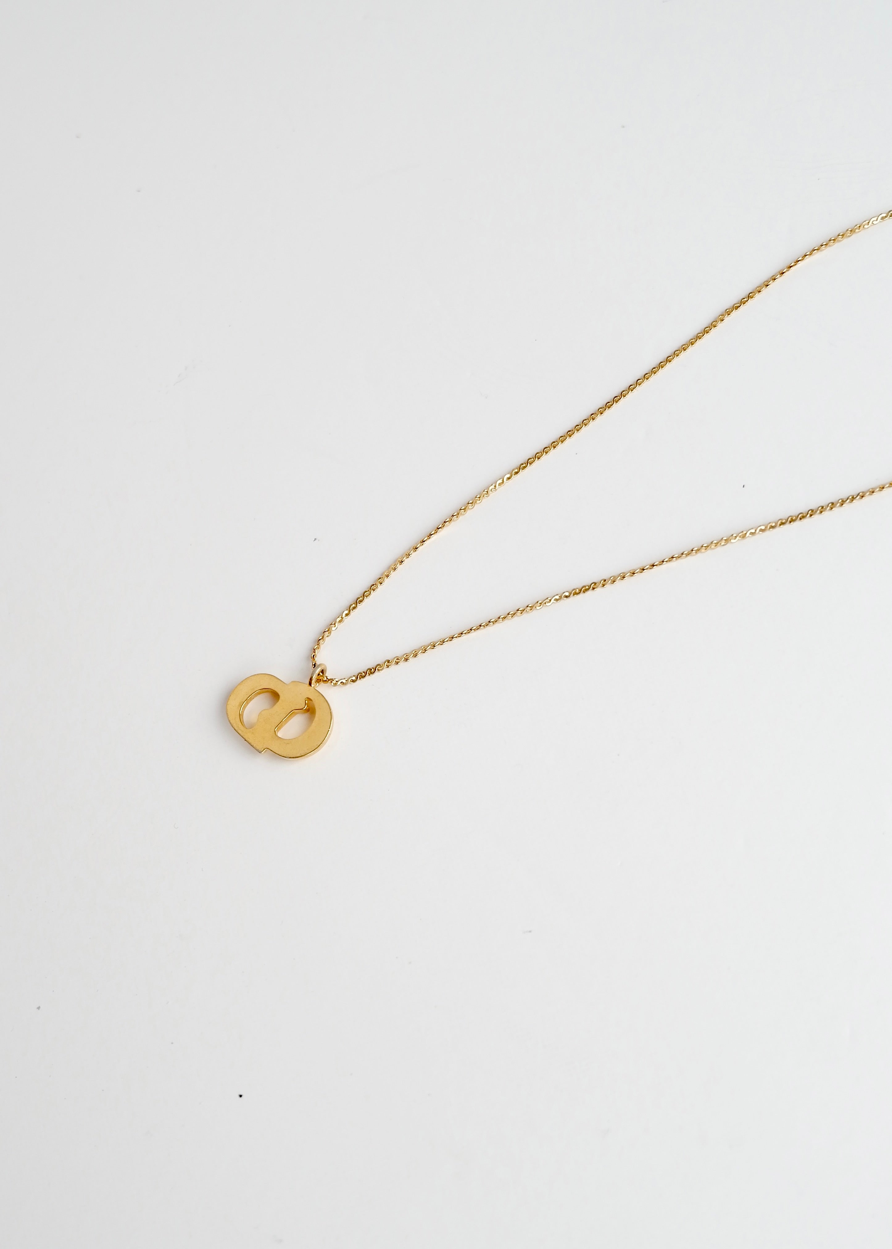 Authentique Collier Dior Vintage Pré-aimé en Métal Doré avec Logo CD